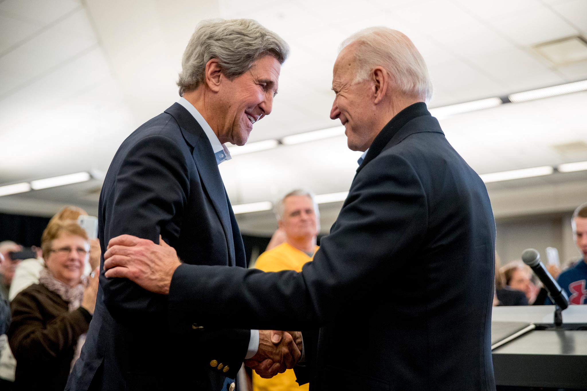Joe Biden har allerede valgt ut flere av de viktigste folkene han skal ha rundt seg i Det hvite hus. Tidligere presidentkandidat og utenriksminister John Kerry skal koordinere administrasjonens klimatiltak.