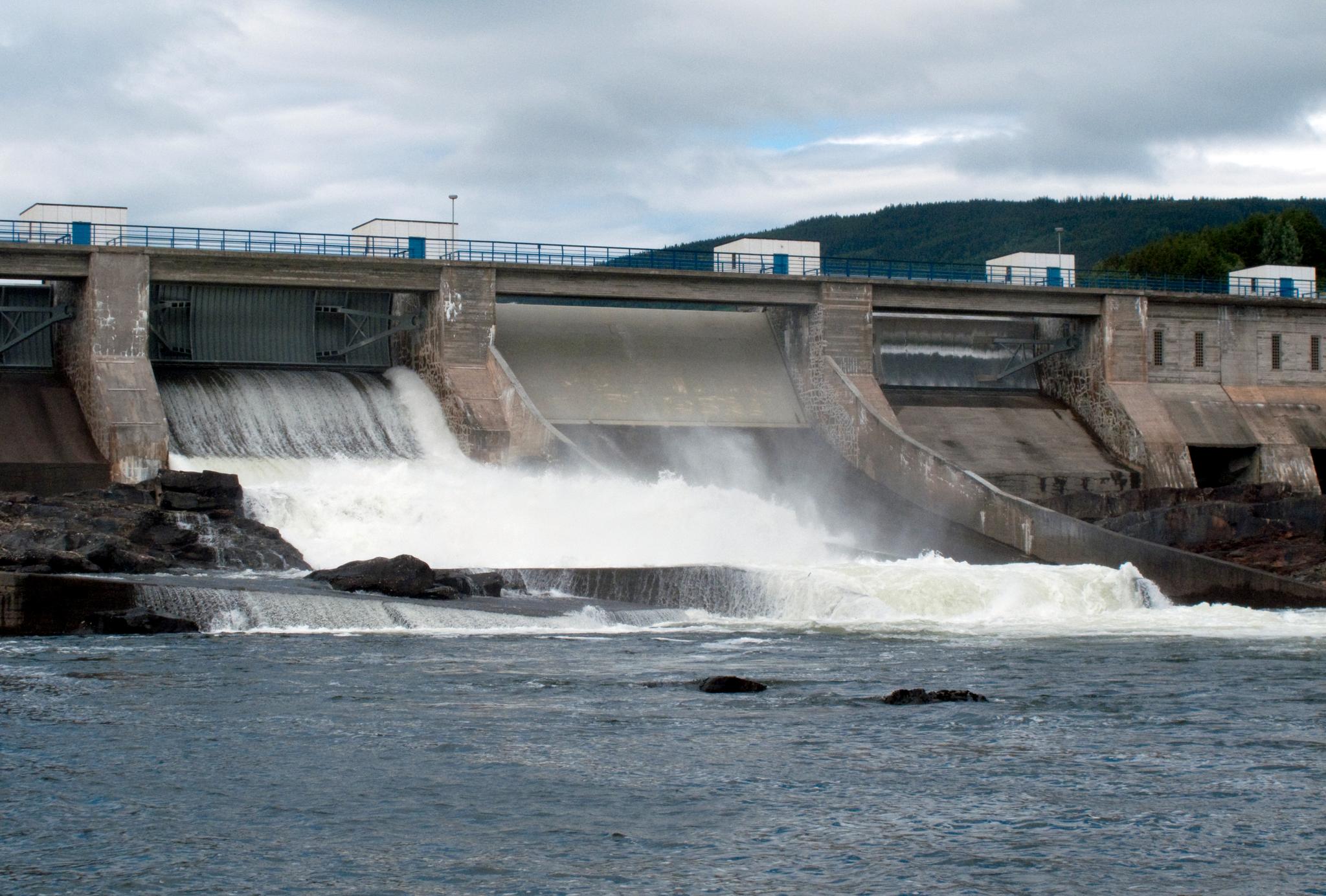 I 2019 sto vannkraften for rundt 93 prosent av kraftproduksjonen i Norge, mens vindkraft sto for 4 prosent. På bildet ser vi Hunderfossen kraftstasjon i Gudbrandsdalslågen. 