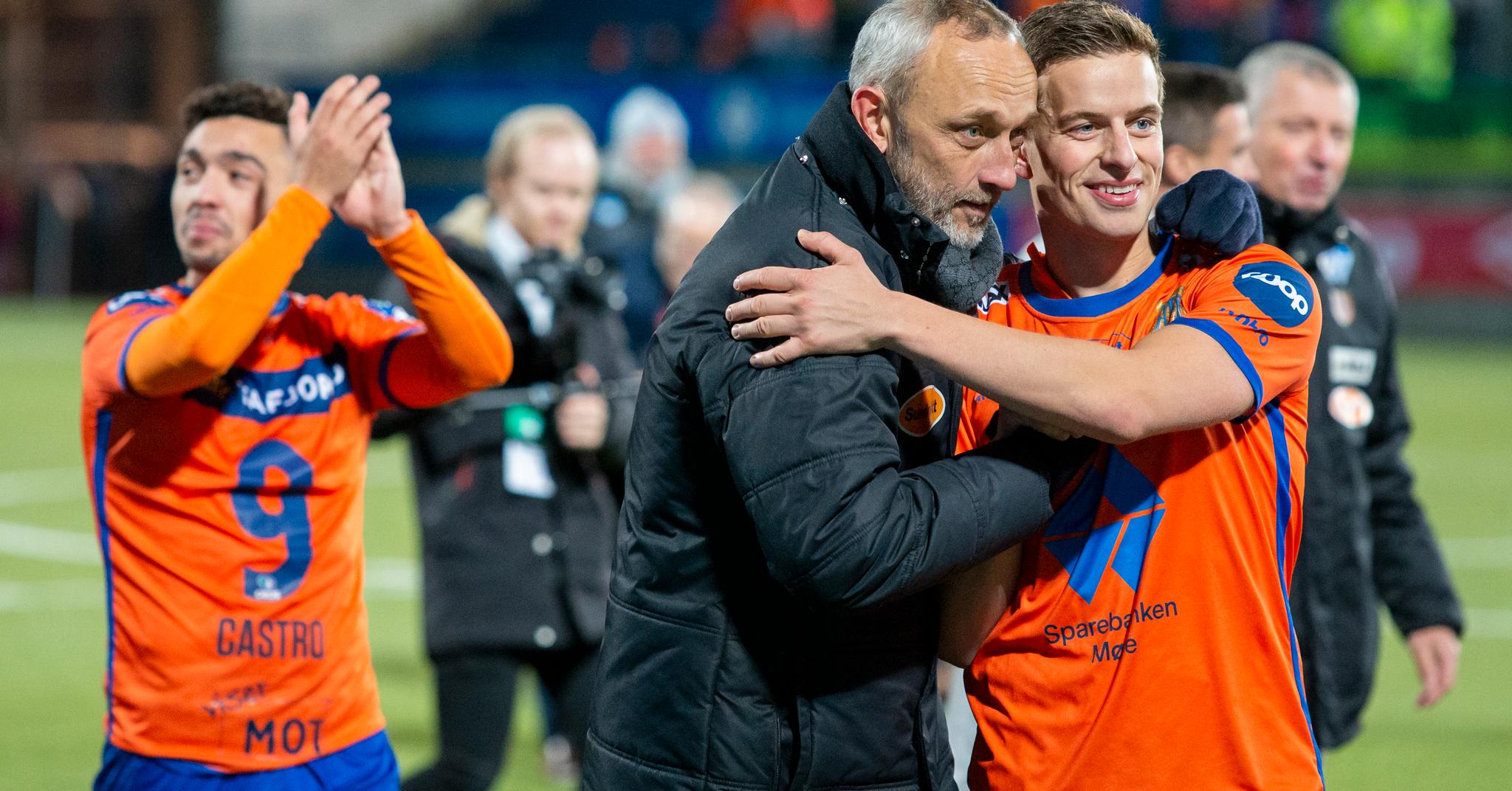 Aalesund-trener Lars Bohinen sammen med Jonas Grønner. Til venstre Niklas Castro. Aftenbladet tror laget kan stelle i stand trøbbel for de fleste i comebacket i Eliteserien.