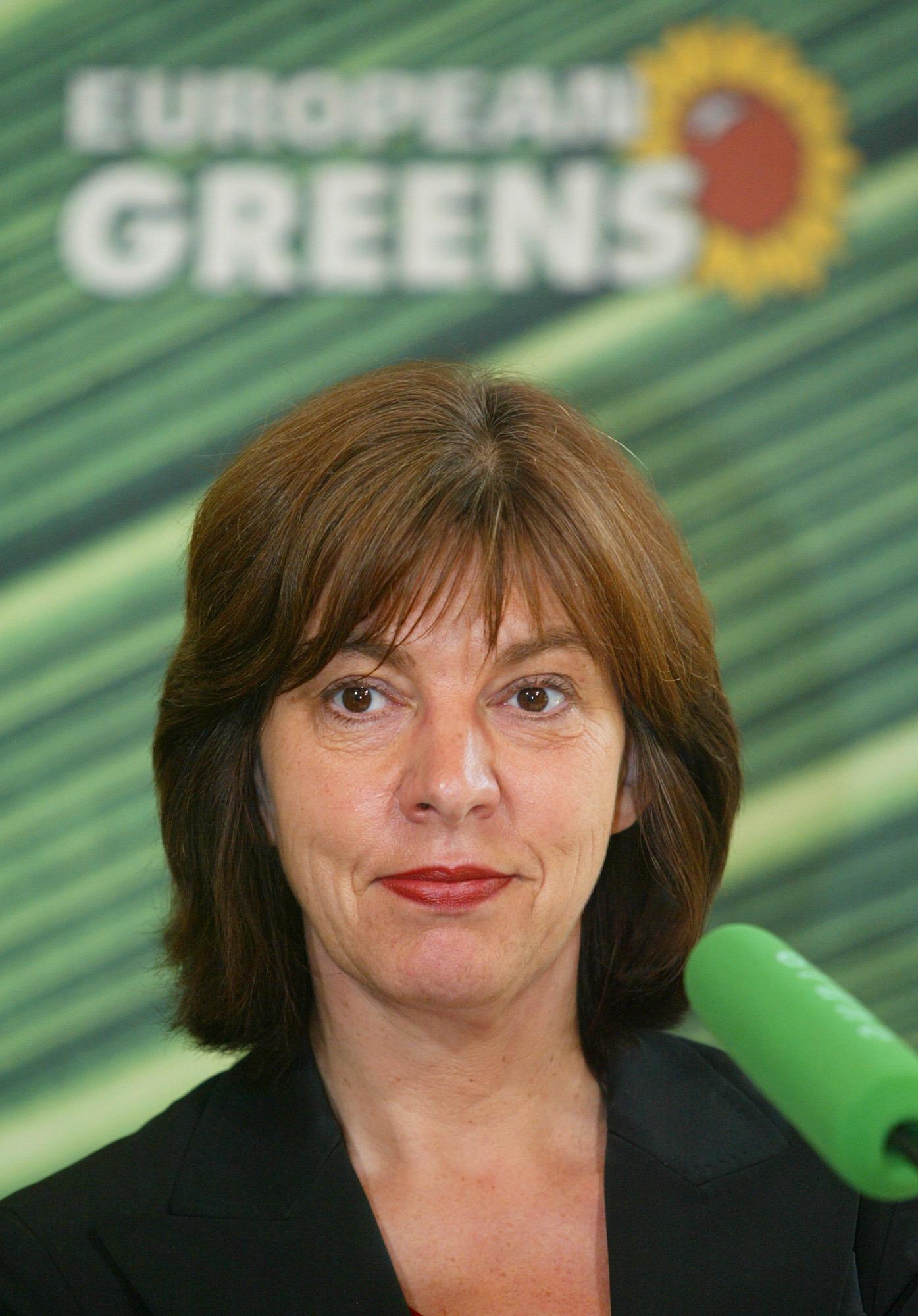 Den grønne politikeren Rebecca Harms mener dette er helt feil tidspunkt å sende oppmykingssignaler til Russland.