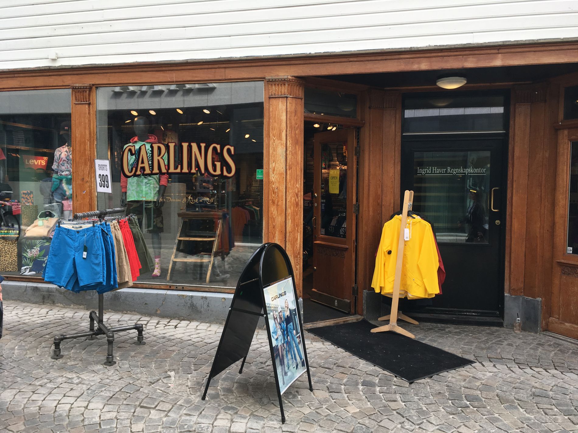 De ansatte på Carlings i Kirkegata får innimellom små «nakensjokk» i butikken. 