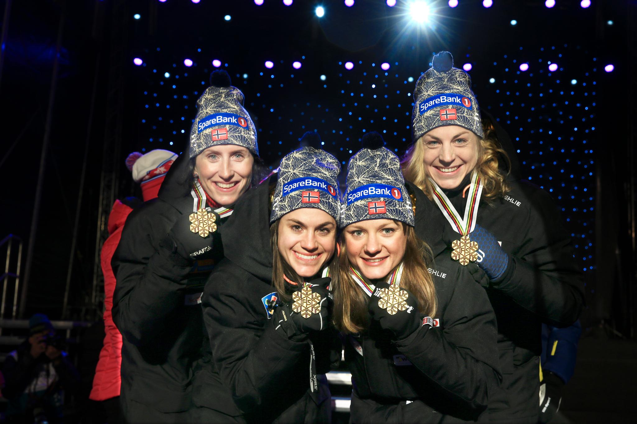 Marit Bjørgen, Heidi Weng, Maiken Caspersen Falla og Astrid Uhrenholdt Jacobsen tok VM-gull for Norge under stafetten i Lahti i 2017. Nå har to av dem lagt opp. 