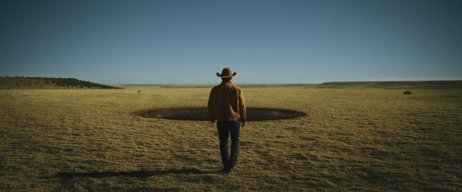 Josh Brolin leder an i sci-fi-westernkrimmen «Outer Range», som får premiere 15. april. 