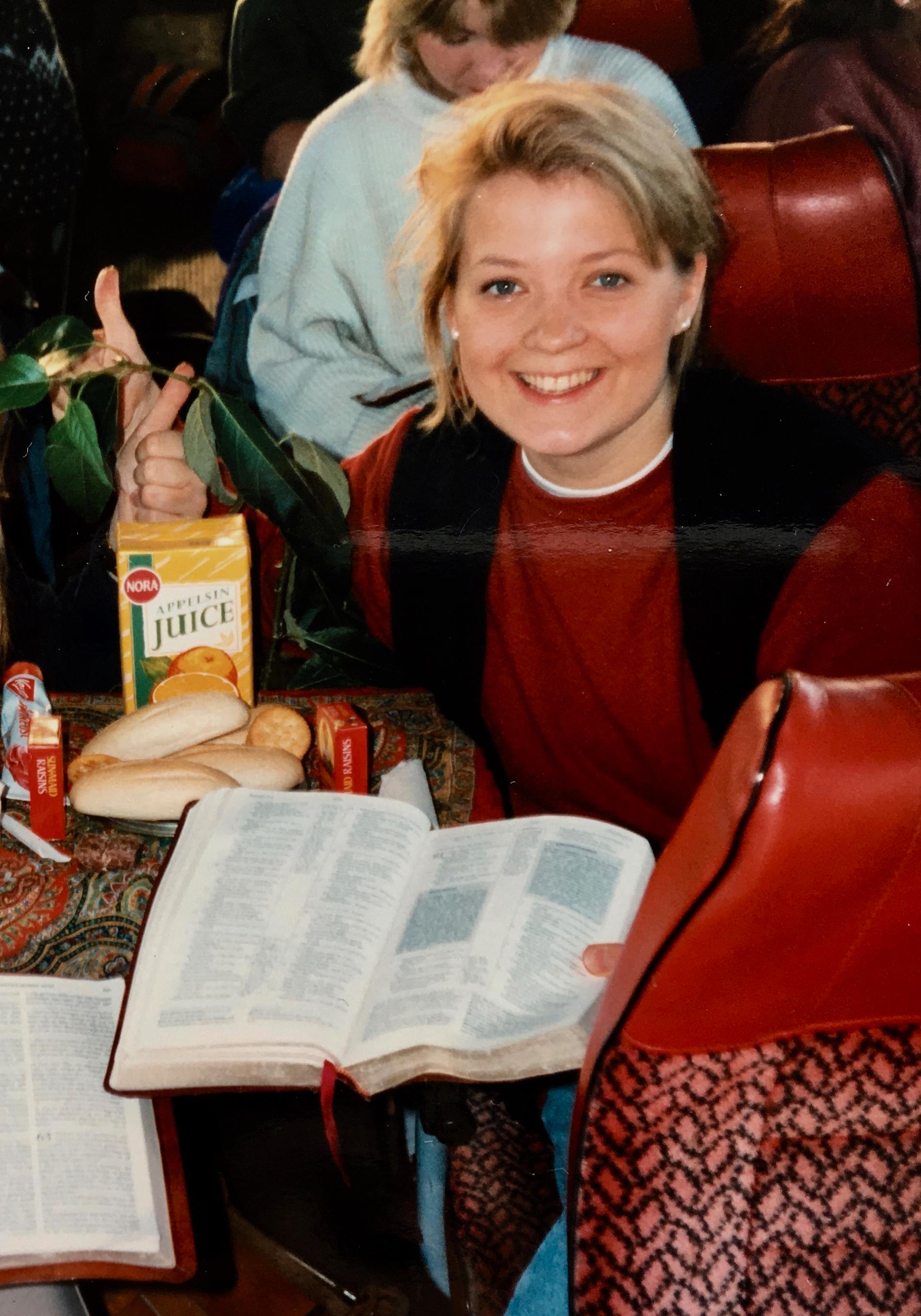 Her er Elisabeth Kleppe fotografert på misjonstur med ungdommane i Oslo Kristne Senter. Ho såg for seg eit langt liv i den kristne forsamlinga, men fire år seinare braut ho ut. 