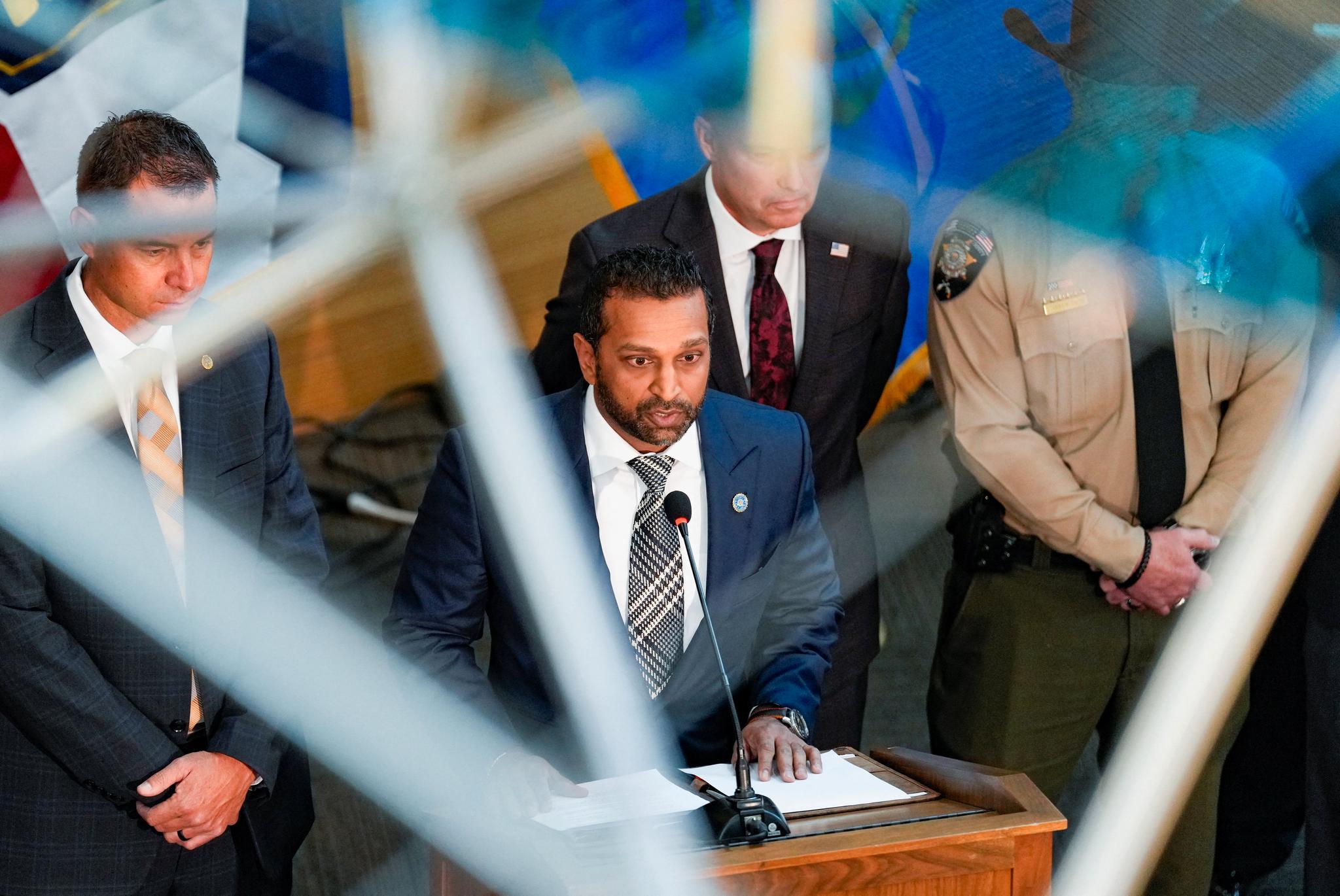 FBI-sjefen skrøt av arbeidet i egen etat. Men familien til mistenkte meldte selv fra til politiet.