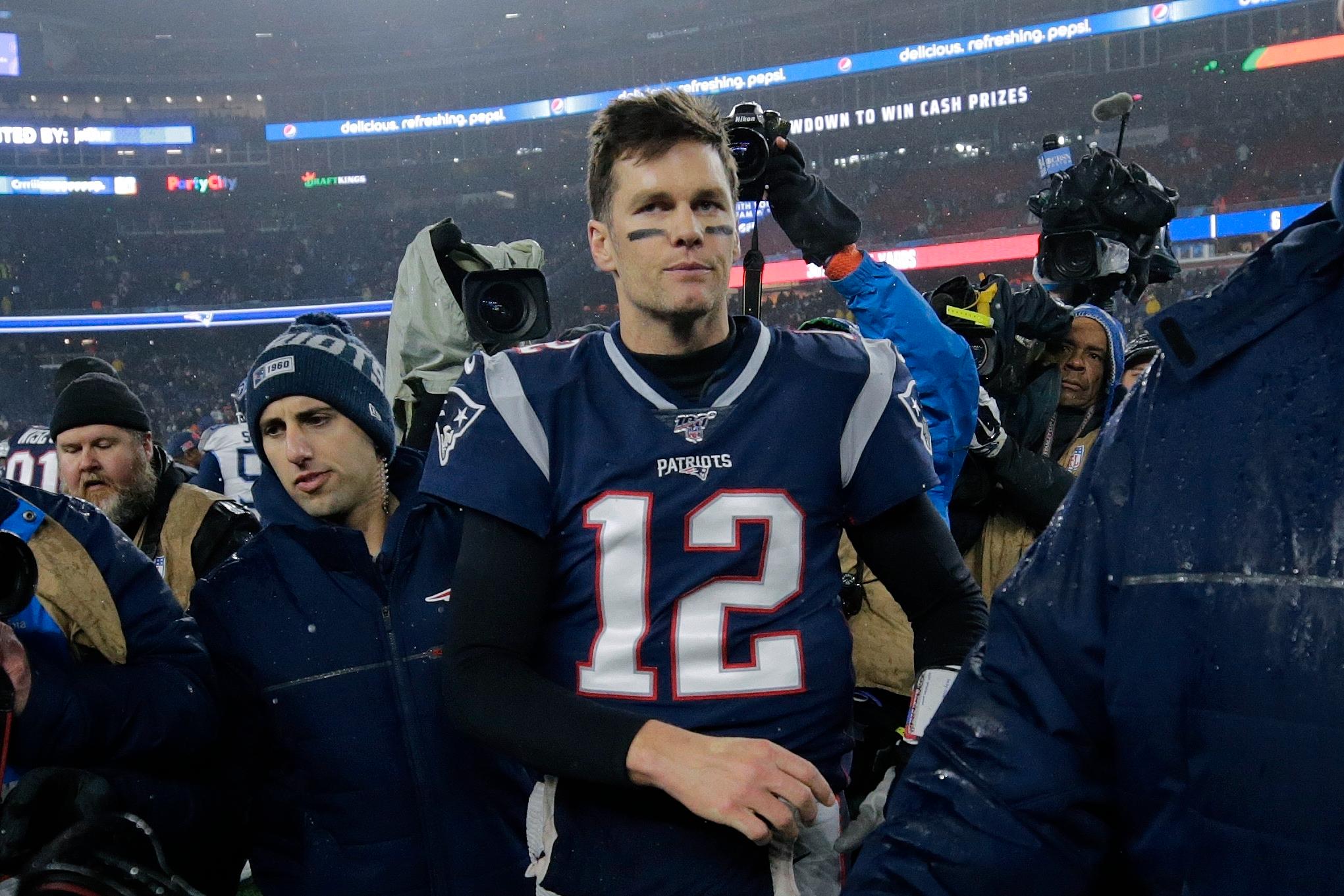 Tom Brady flytter fra New England etter 20 sesonger i NFL-klubben Patriots. 