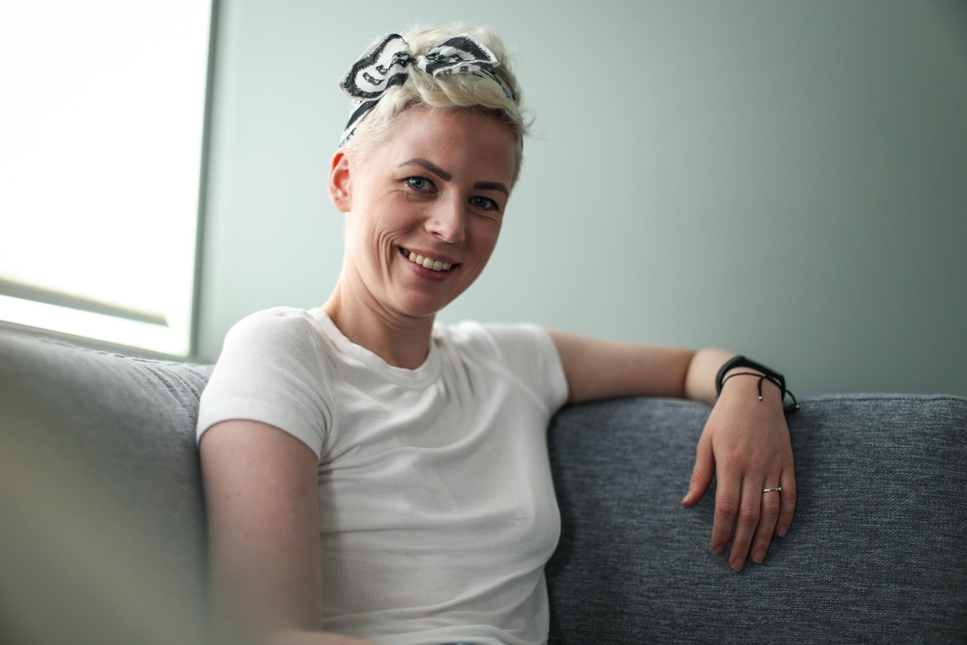 Christine Sævig er stolt av kroppen sin etter en tøff kreftbehandling med flere cellegift- og strålebehandlinger. Men innrømmer hun har fått reaksjoner på at hun ikke er ivrige etter å rekonstruere et nytt høyre bryst.