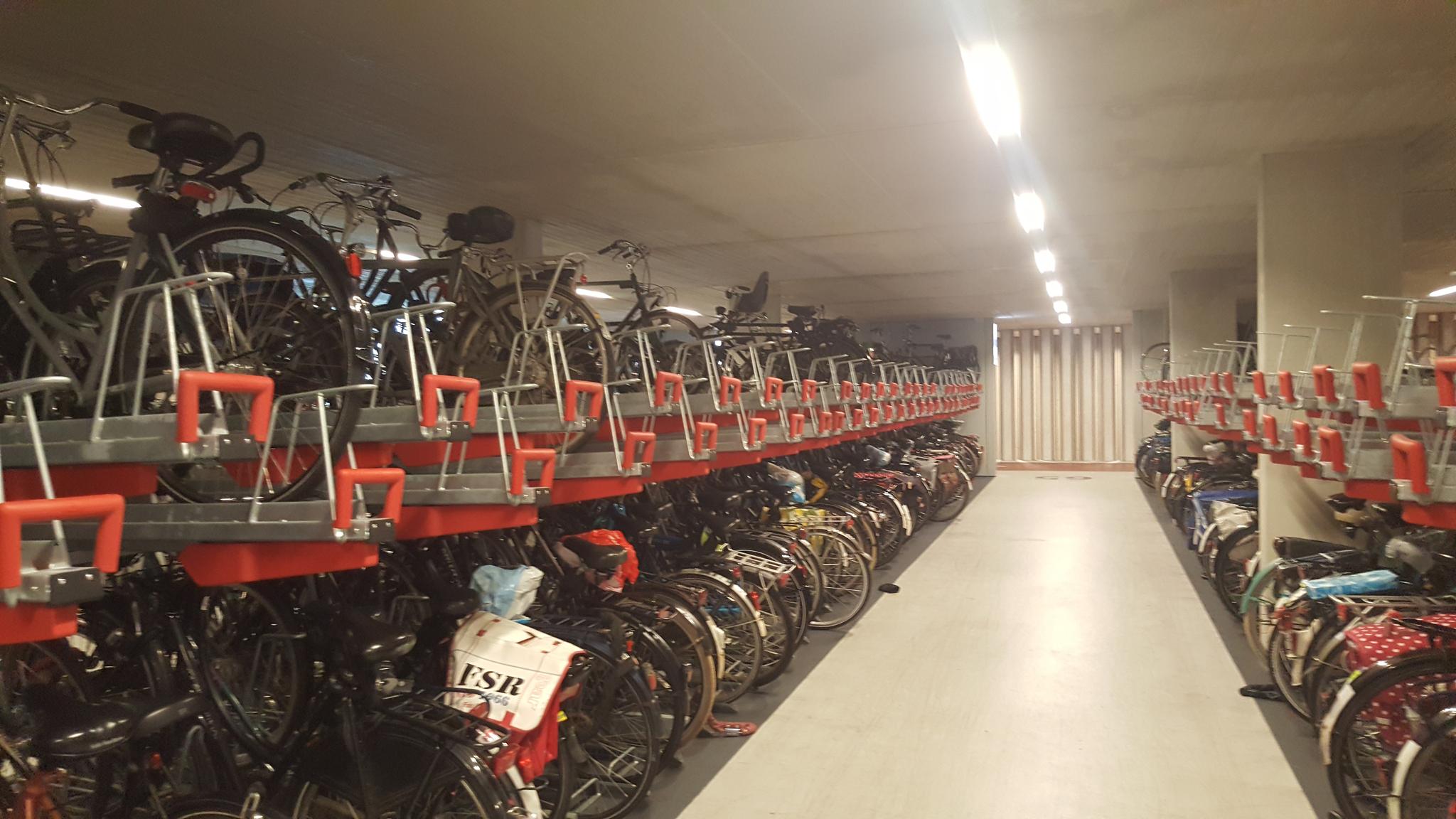 Verdens største sykkelparkeringshus ligger i Utrecht.