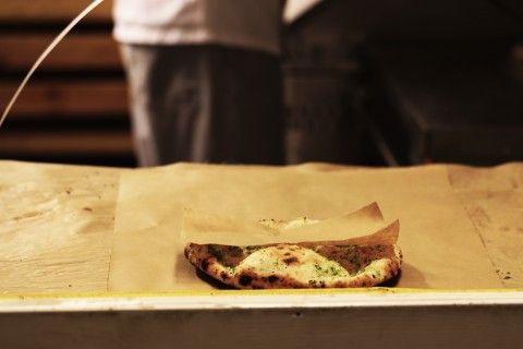 FERSK OG FIN: En stk garlic naan. Mmmm!