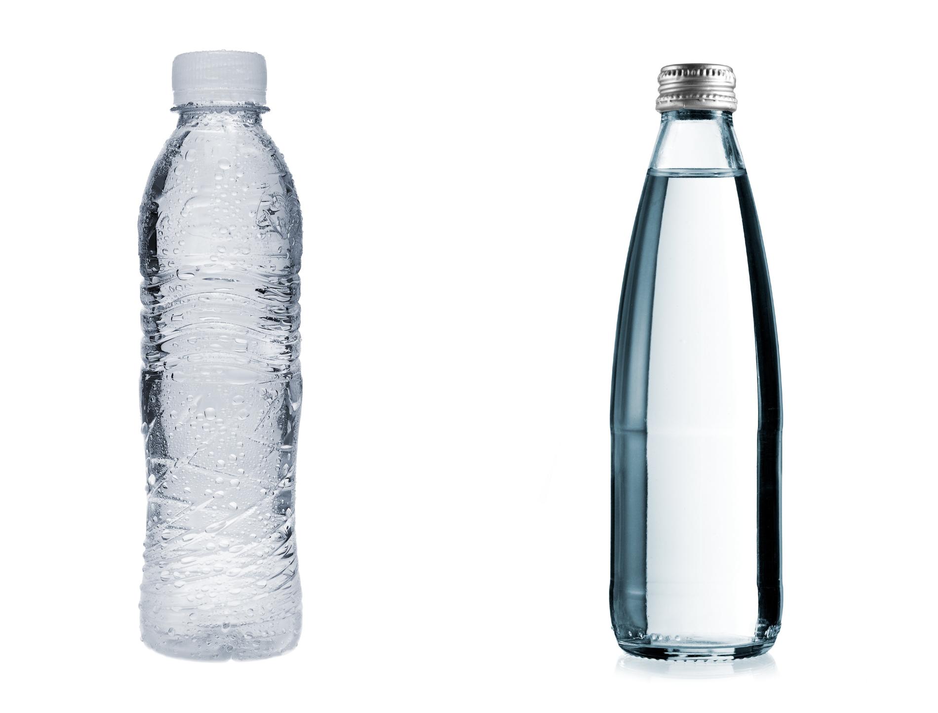 BYTT UT: Bruk en vannflaske i glass eller metall som du bruker om og om igjen, i stedet for å kjøpe nye plastflasker i butikken.