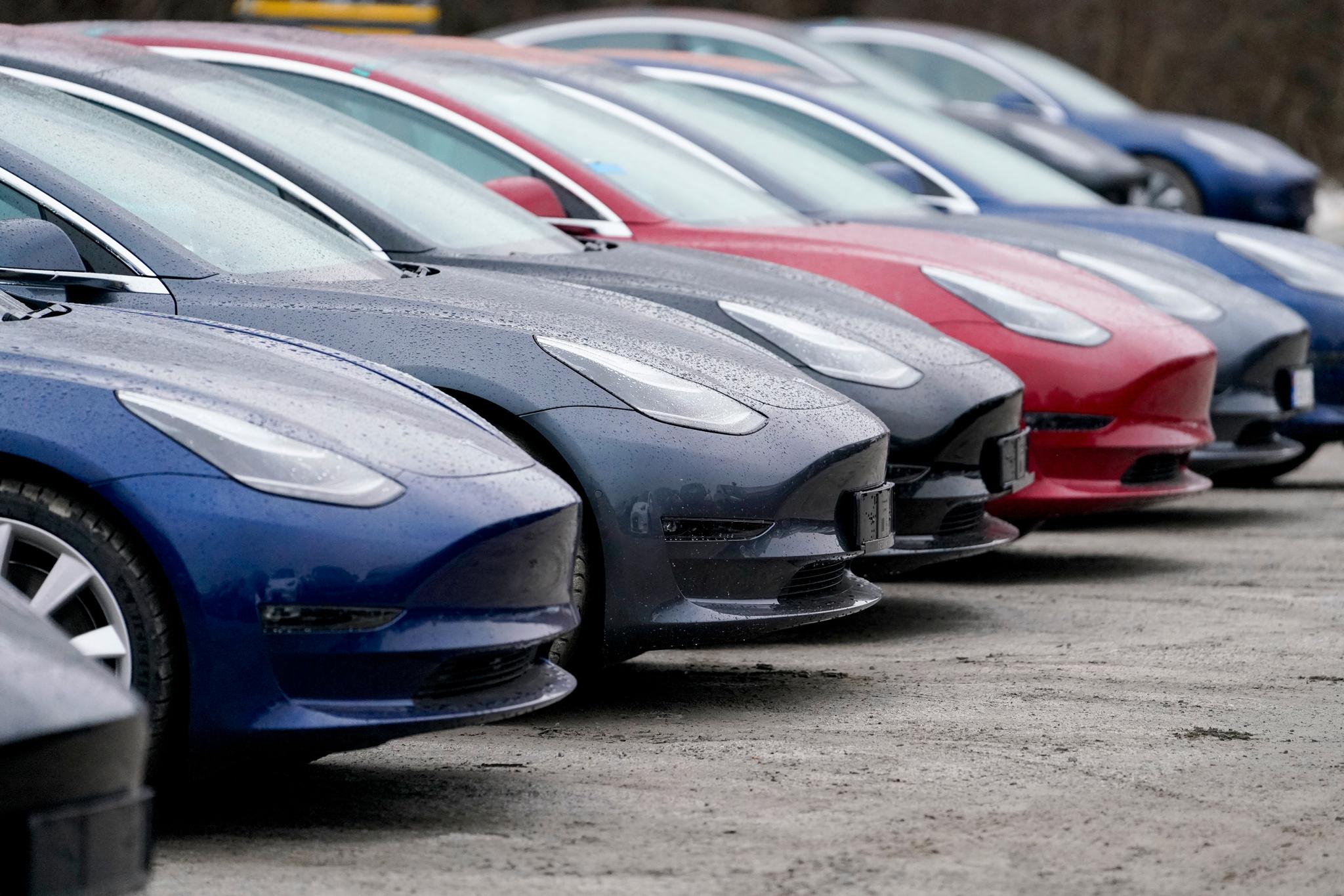 Tesla leverte i andre kvartal nesten 50 prosent flere biler enn i kvartalet før.