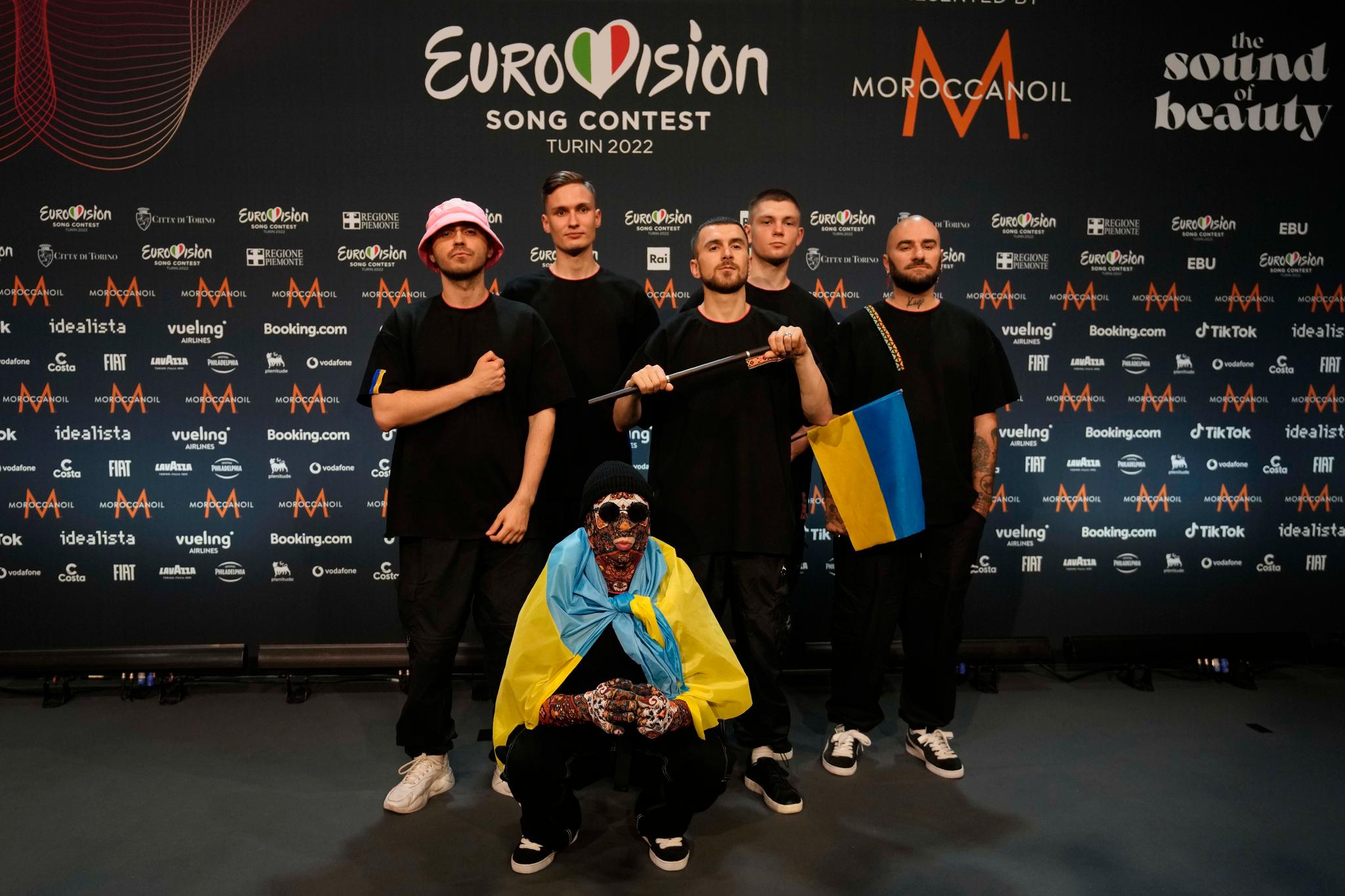 Kalush Orchestra fra Ukraina vant Eurovision Song Contest i Italia, og Ukrainas president sier han er klar til å arrangere neste års finale i det krigsherjede landet. 