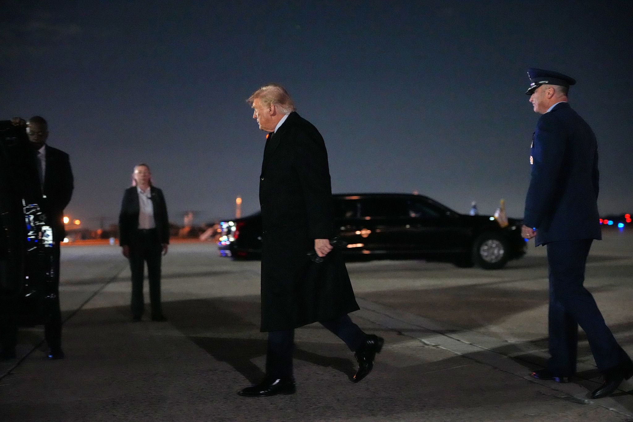 President Donald Trump driver en intens valgkamp i en rekke stater. Her kommer 80-åringen tilbake til Washington i 23-tiden onsdag kveld.