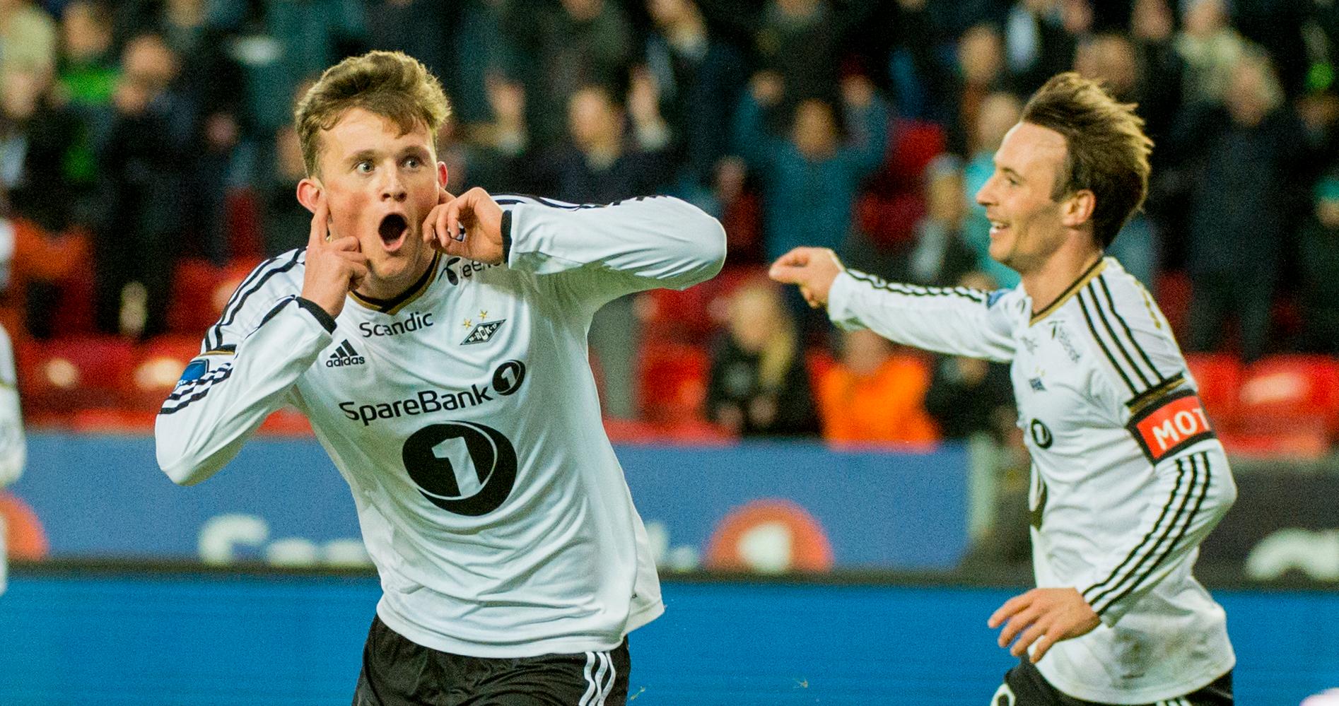 SCORET: Liam Henderson jubler her for én av sine scoringer i RBK-drakten. Totalt noterte skotten seg for tre Rosenborg-mål.