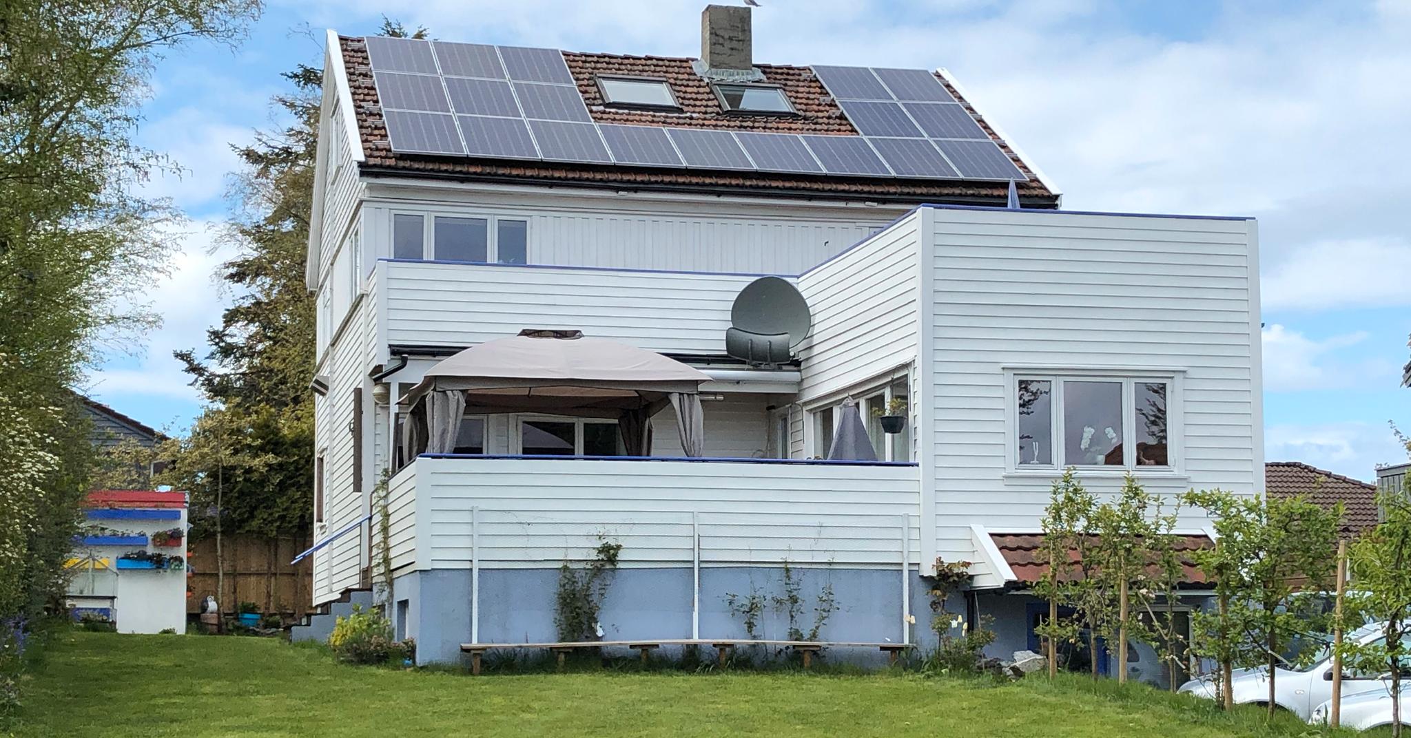 Slik ser huset ut med solcellepanel.
