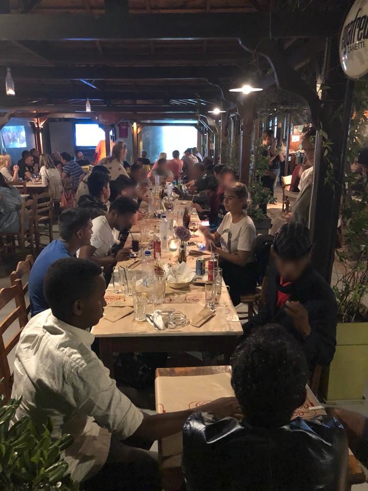 Ved hjelp av donasjoner inviterte Reaching med seg 25 gutter fra leiren for å spise middag ute på restaurant og se Champions League-finalen på kvelden. 