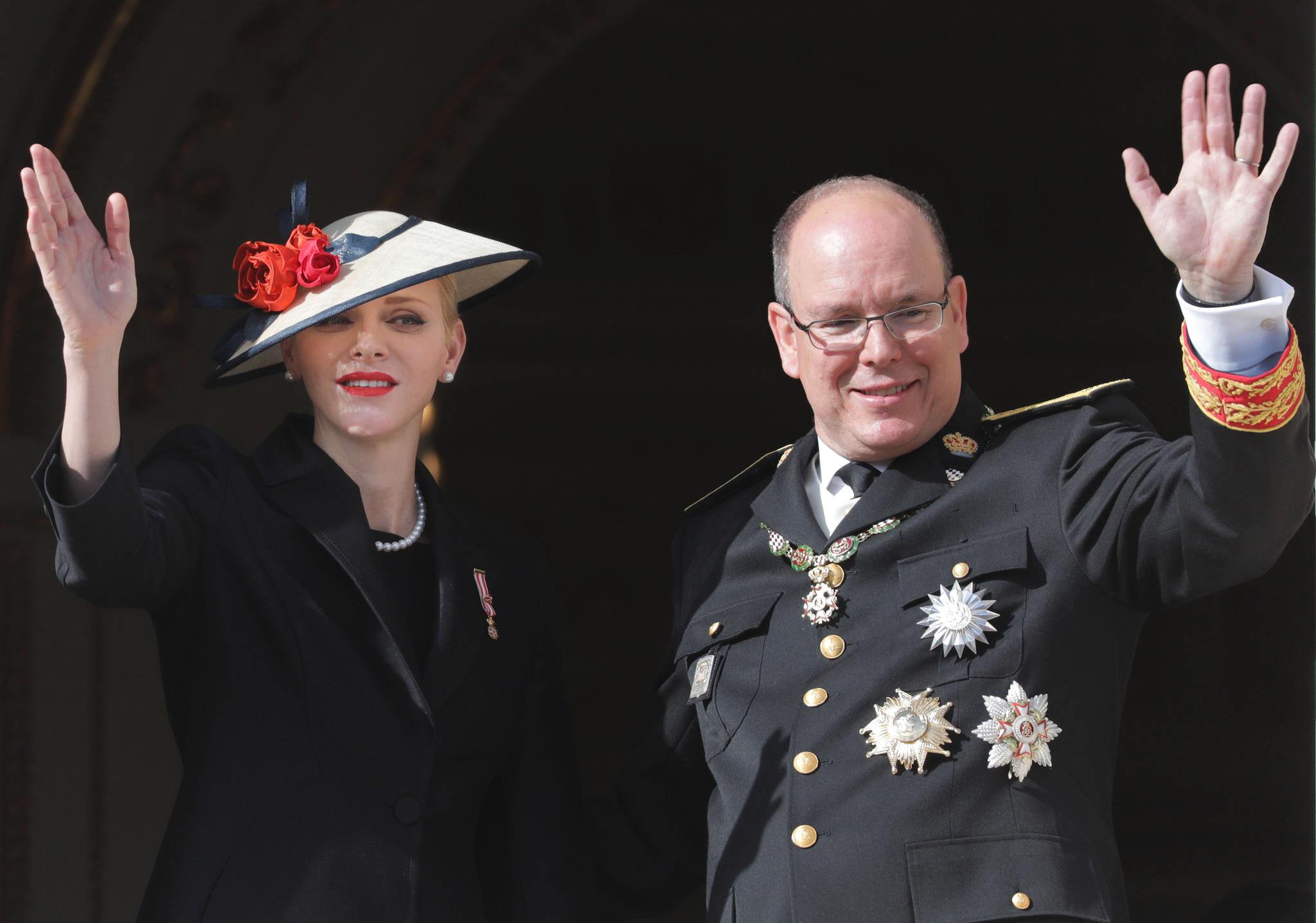 På tronen i klodens nest minste nasjon sitter fyrst Albert II av Monaco. Kanskje også fyrstinne Charlene blir med til Oslo? Bildet er fra slottsbalkongen i hovedstaden, Monaco-Ville. 
