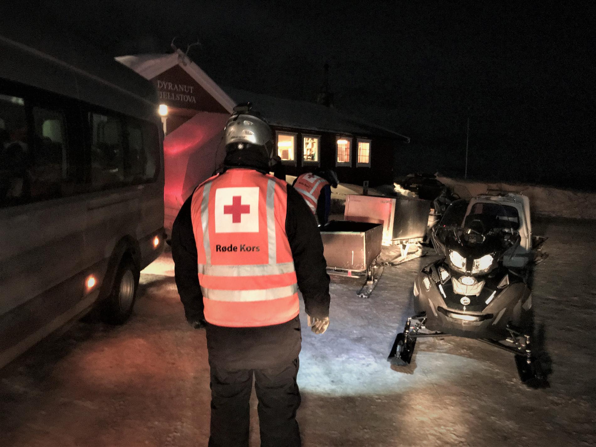 FLERE TURER: Røde Kors hentet ut 29 personer fra DNT-hytter på Hardangervidda lørdag og søndag kveld. Mandag blir det opplyst at det er oppdaget tre nye tilfeller.
