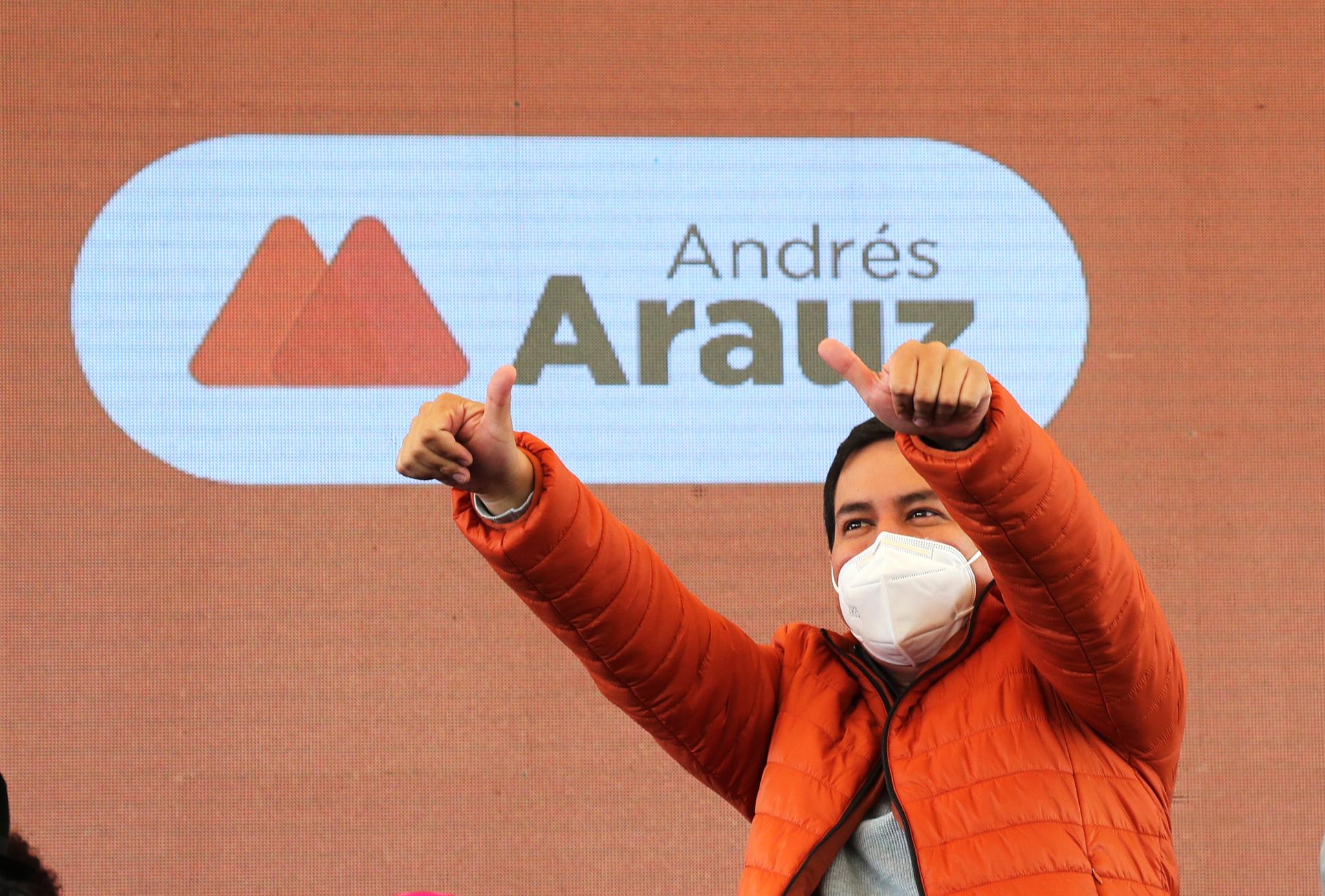Venstresidekandidaten Andrés Arauz på et valgkamparrangement. 
