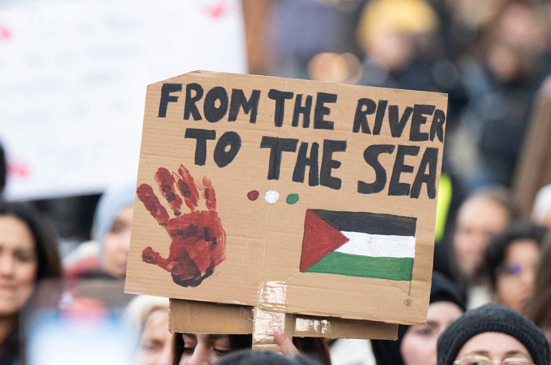 Slagordet «From the river to the sea, Palestine will be free» ropes ofte i demonstrasjoner mot krigen i Gaza, som her i Tyskland.