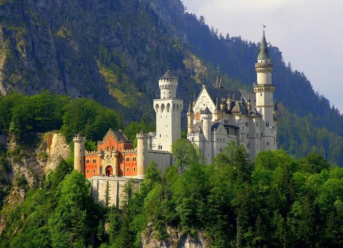 Neuschwanstein slott i Tyskland er inspirasjonen til mange av Disney sine slott.