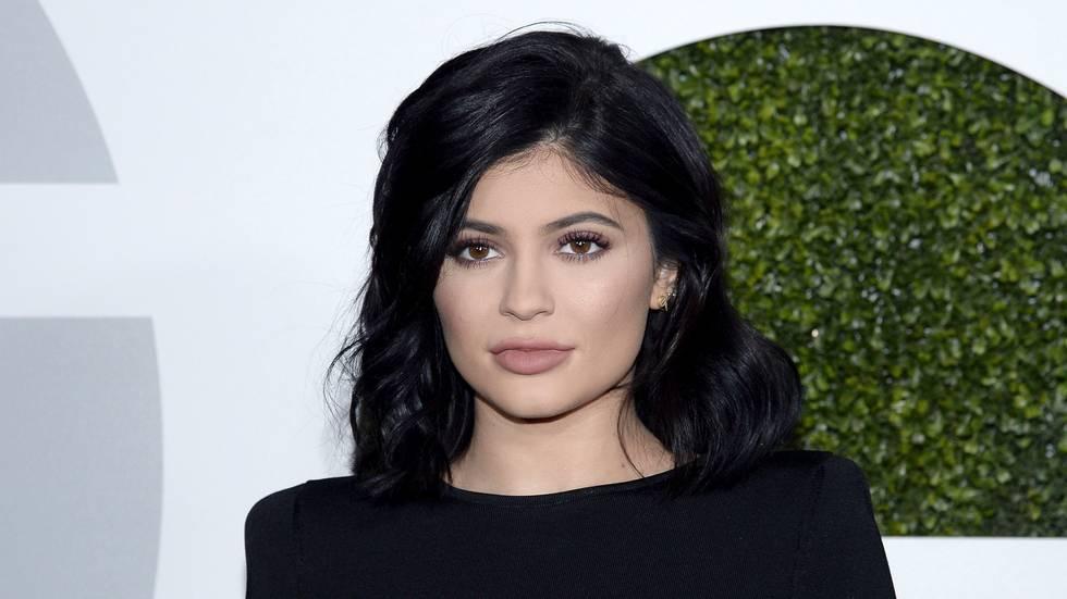   Kylie Jenner er en av mange som opplever å få solgt kopier av egne produkter på internett.  
