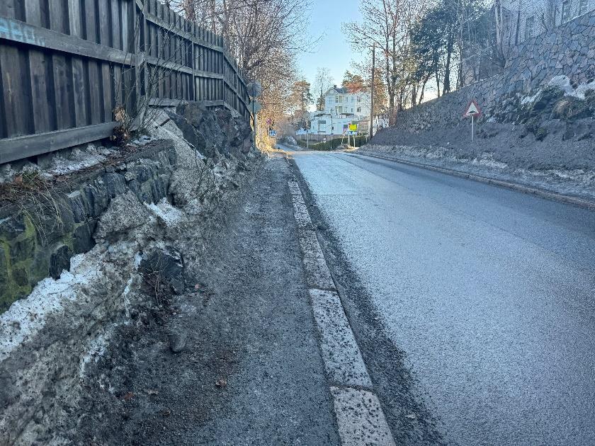 Dette må være en av Oslos skumleste skoleveier. Tør byrådslederen vente til det går riktig galt?