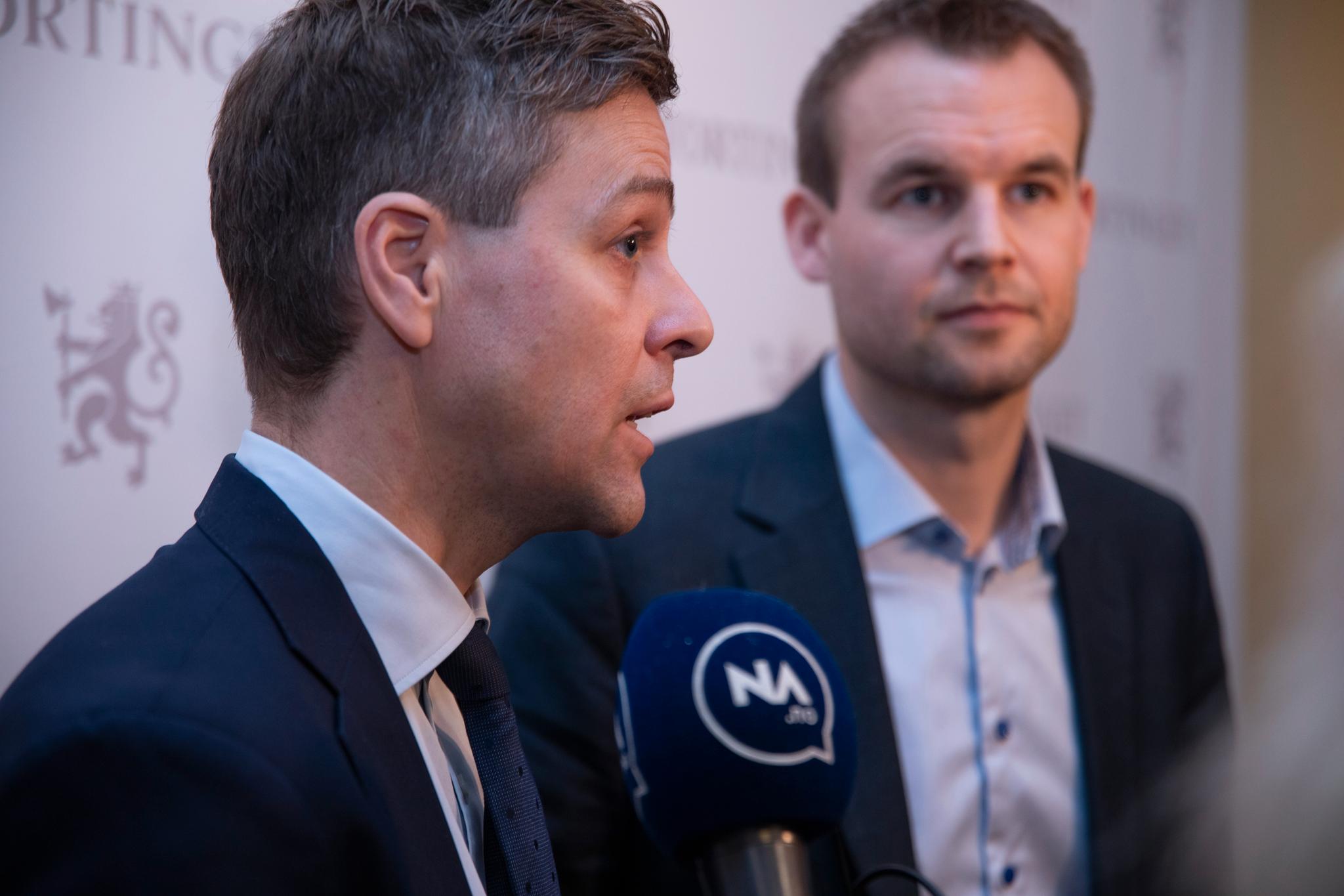 Et enstemmig KrF vil gå i forhandlinger med regjeringspartiene, fortalte partileder Knut Arild Hareide og forhandlingsleder Kjell Ingolf Ropstad.