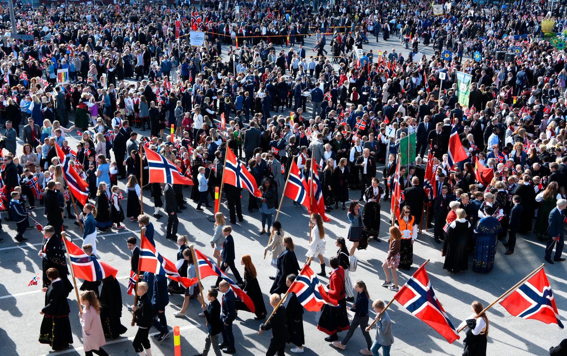 Norske flagg er selvfølgelig overalt på 17. mai. Her fra barnetoget i Sandnes i fjor. 