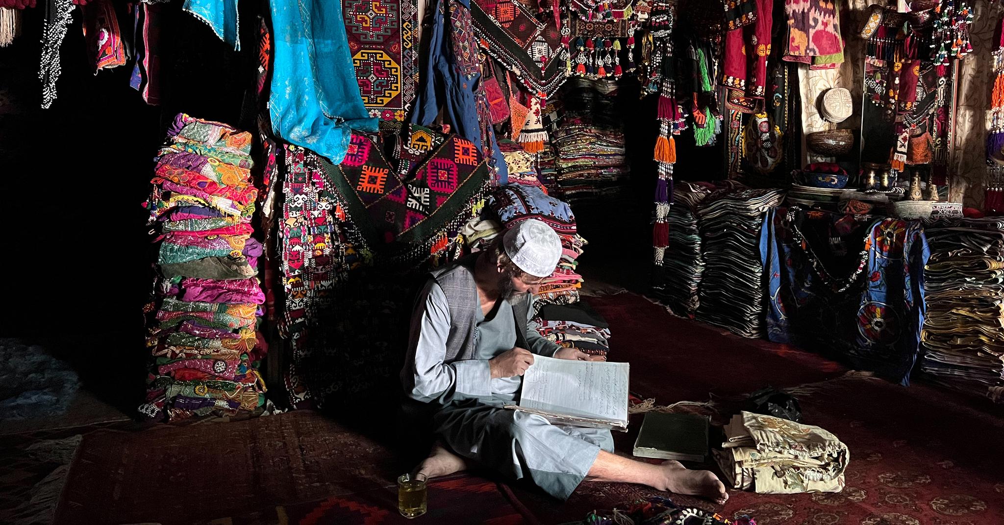 Life of Afghan Carpet Merchant Mohammad- No Better Despite Reduced Corruption