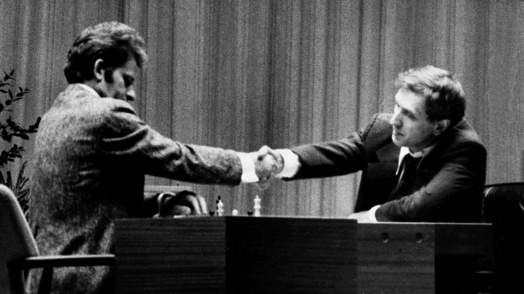 LEGENDARISK: Bobby Fischer (t.h.) i VM-matchen mot Boris Spasskij i 1972.