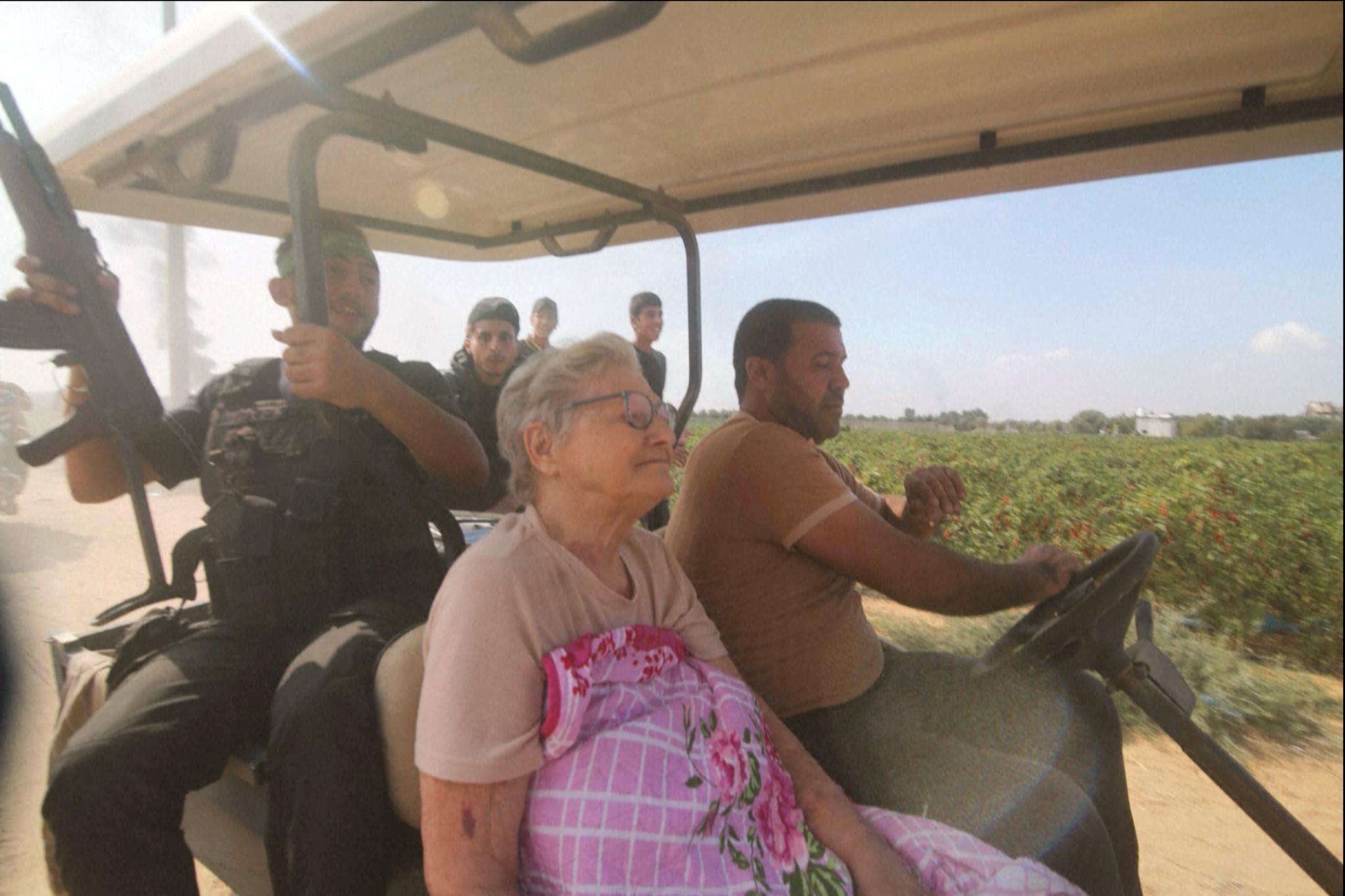 – Yaffa Adar, 85 anni, è stato rapito da Hamas.  Venerdì sera gli israeliani l’hanno acclamata come un’eroina.