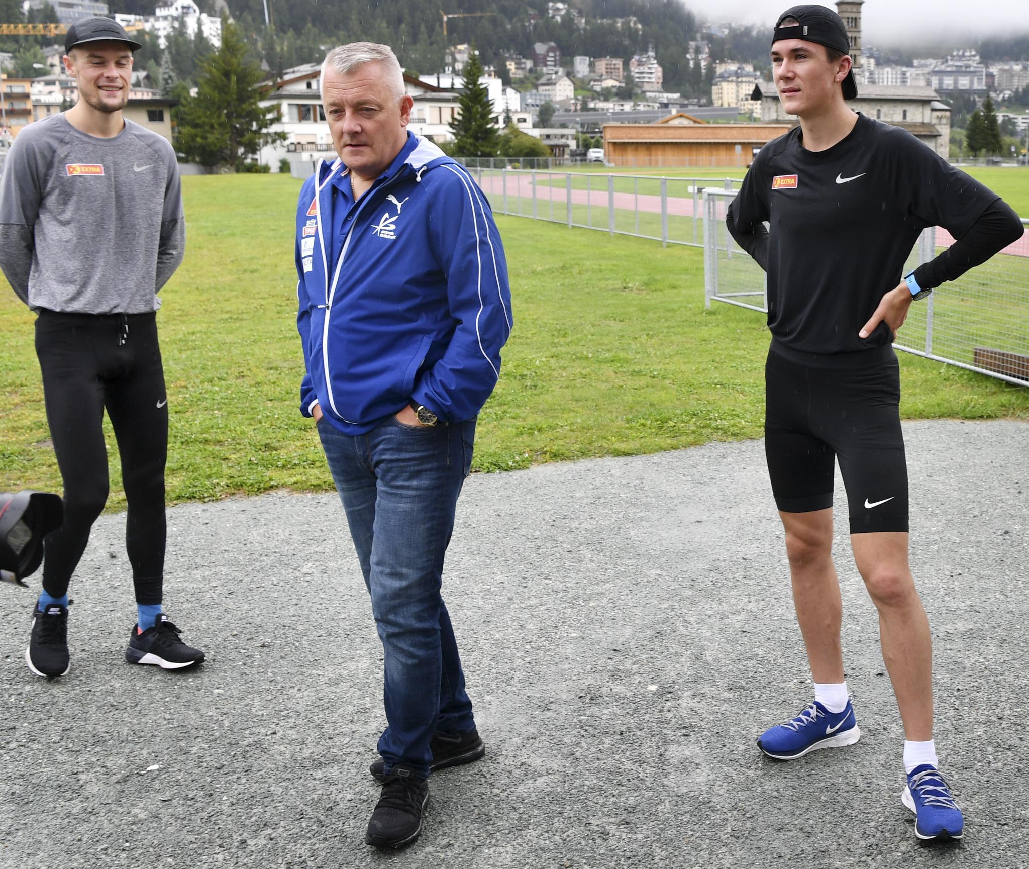 SIKKER TID: Gjert Ingebrigtsen og sønnene Filip og Jakob ladet opp til friidretts-VM 2019 i St. Moritz i Sveits (bildet) i august for halvannet år siden - før coronaviruset slo ned.  