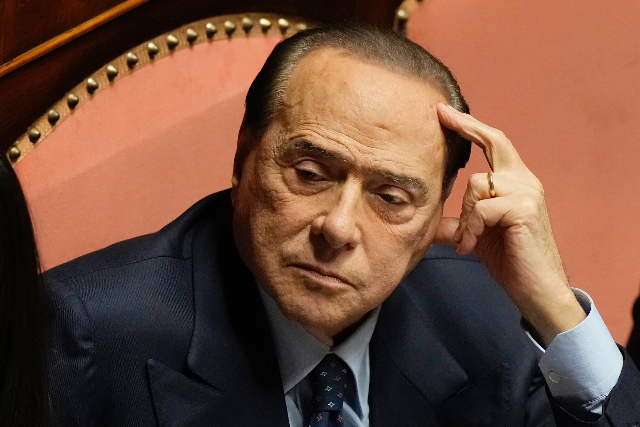La distribuzione della vasta ricchezza di Silvio Berlusconi è controversa