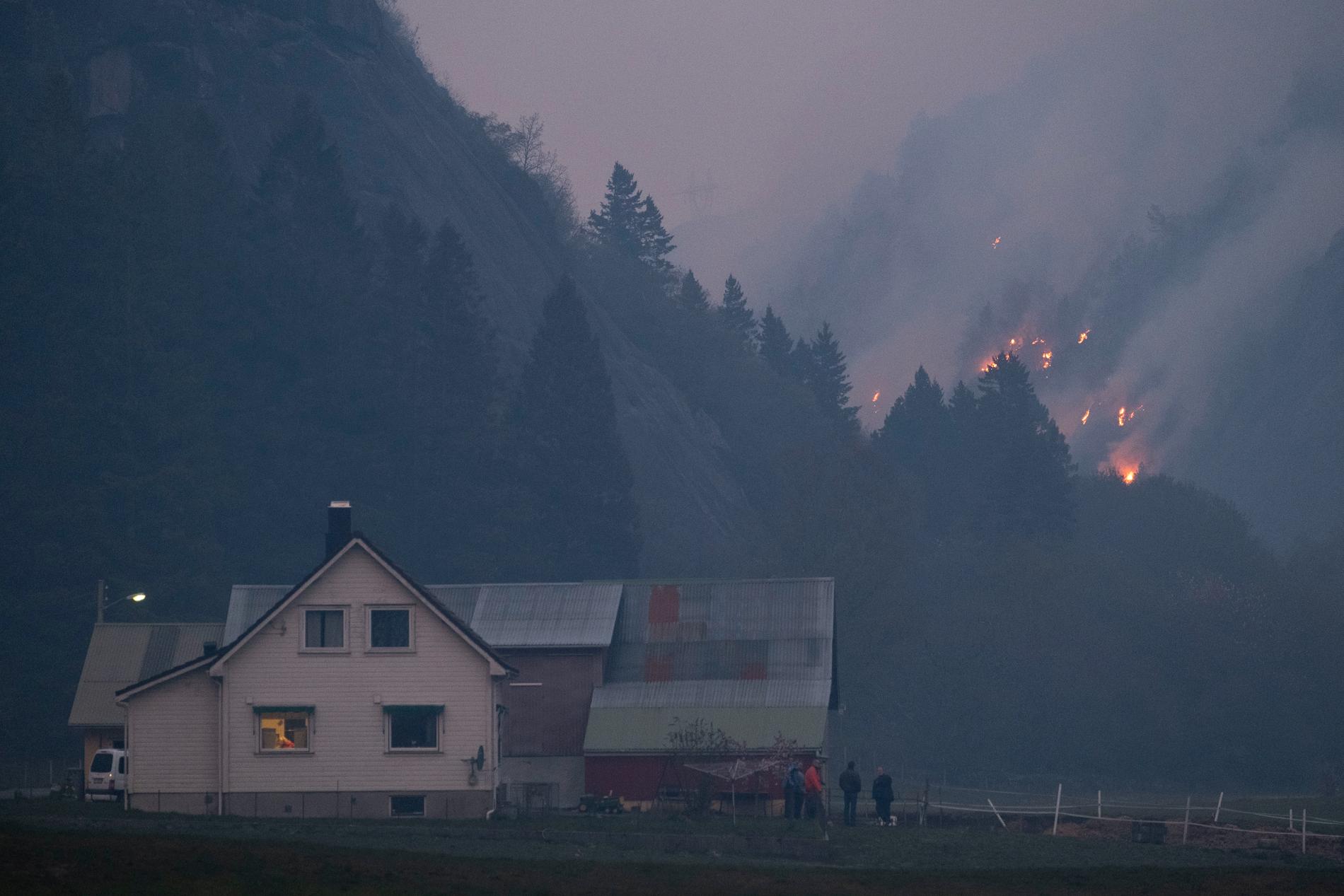 Det brant tirsdag kveld ved Åmot i Sokndal. Foto: Tor Erik Schrøder / NTB scanpix