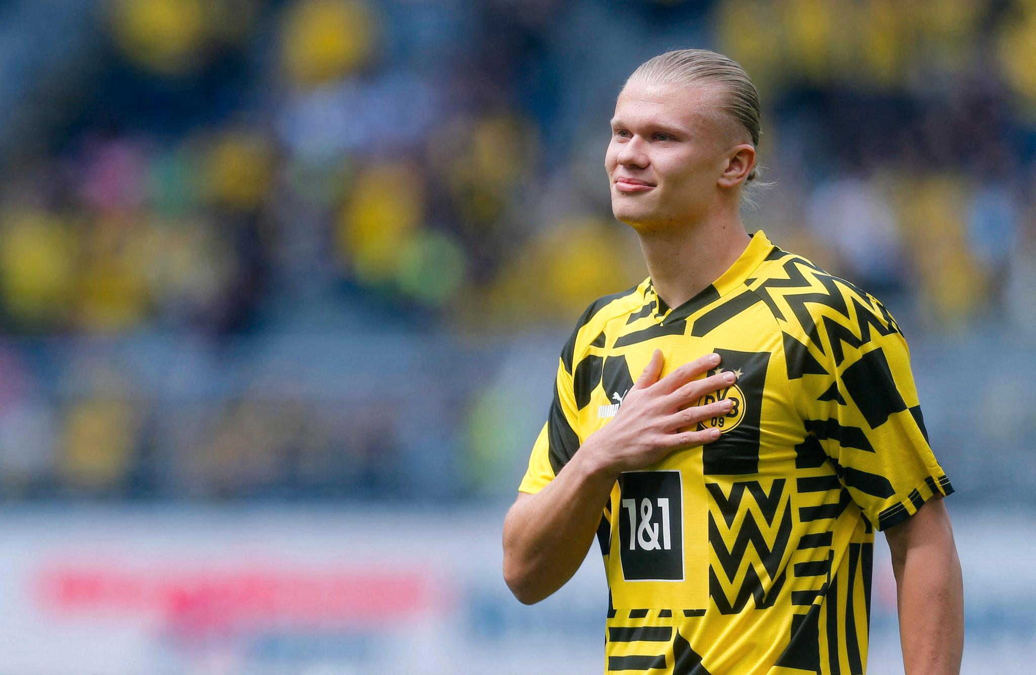 FARVEL: Erling Braut Haaland tok farvel med Borussia Dortmund-fansen i vår. 