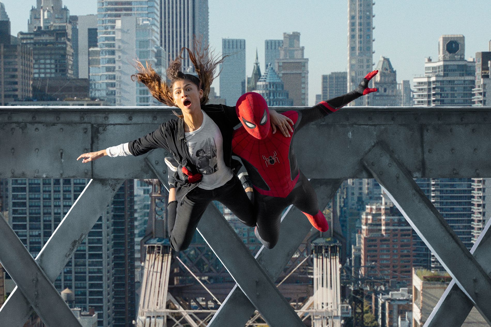 Kaster seg uti det: Zendaya og Tom Holland i «Spider-Man: No Way Home». 