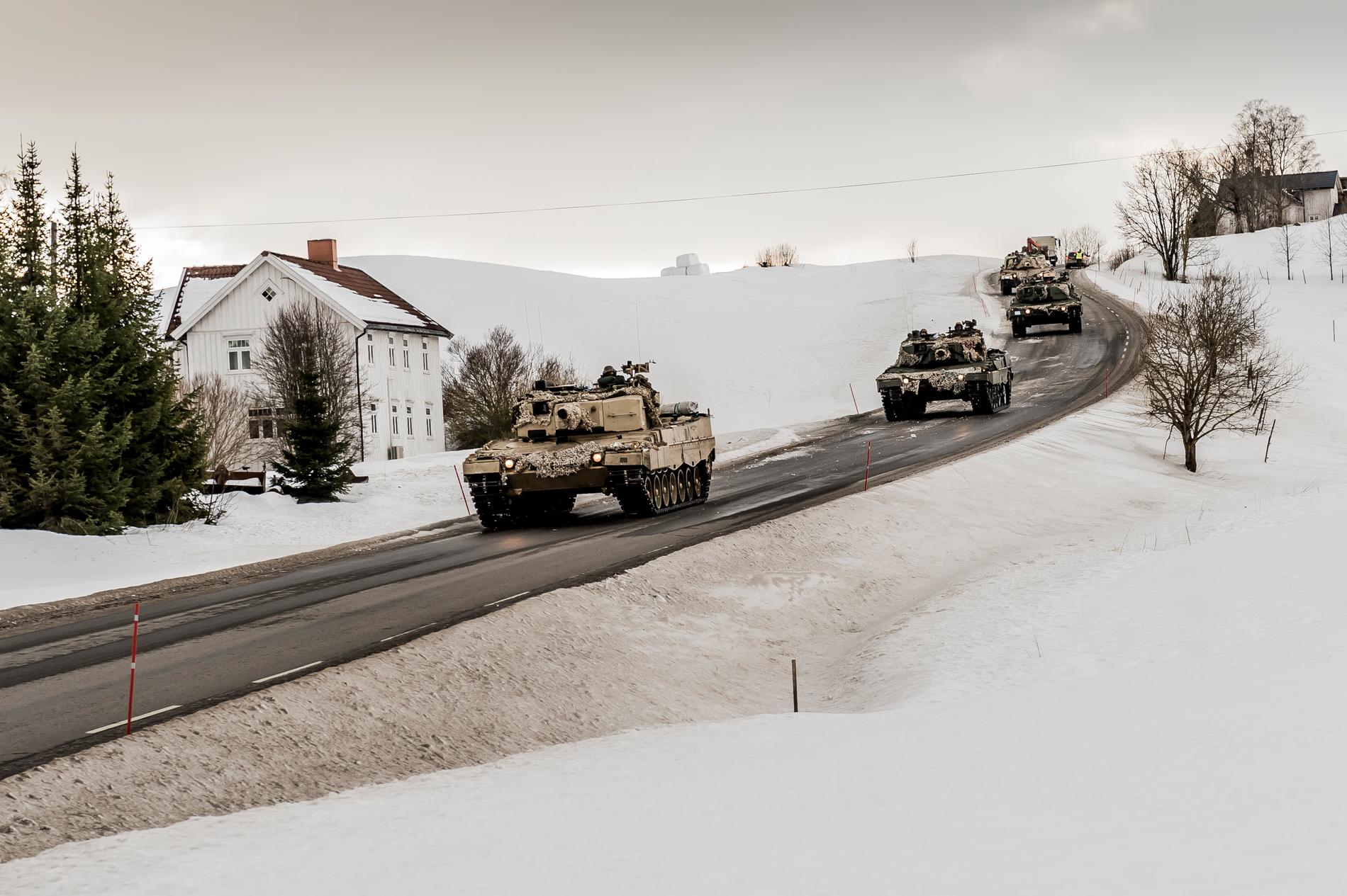 FREMTIDENS FORSVAR: Norge må kunne forsvare sitt territorium, men det er vanskelig å se for seg en strategi som ikke er tungt fundert på Nato-samarbeid. Her fra øvelsen Strong Resolve i Trøndelag i mars.