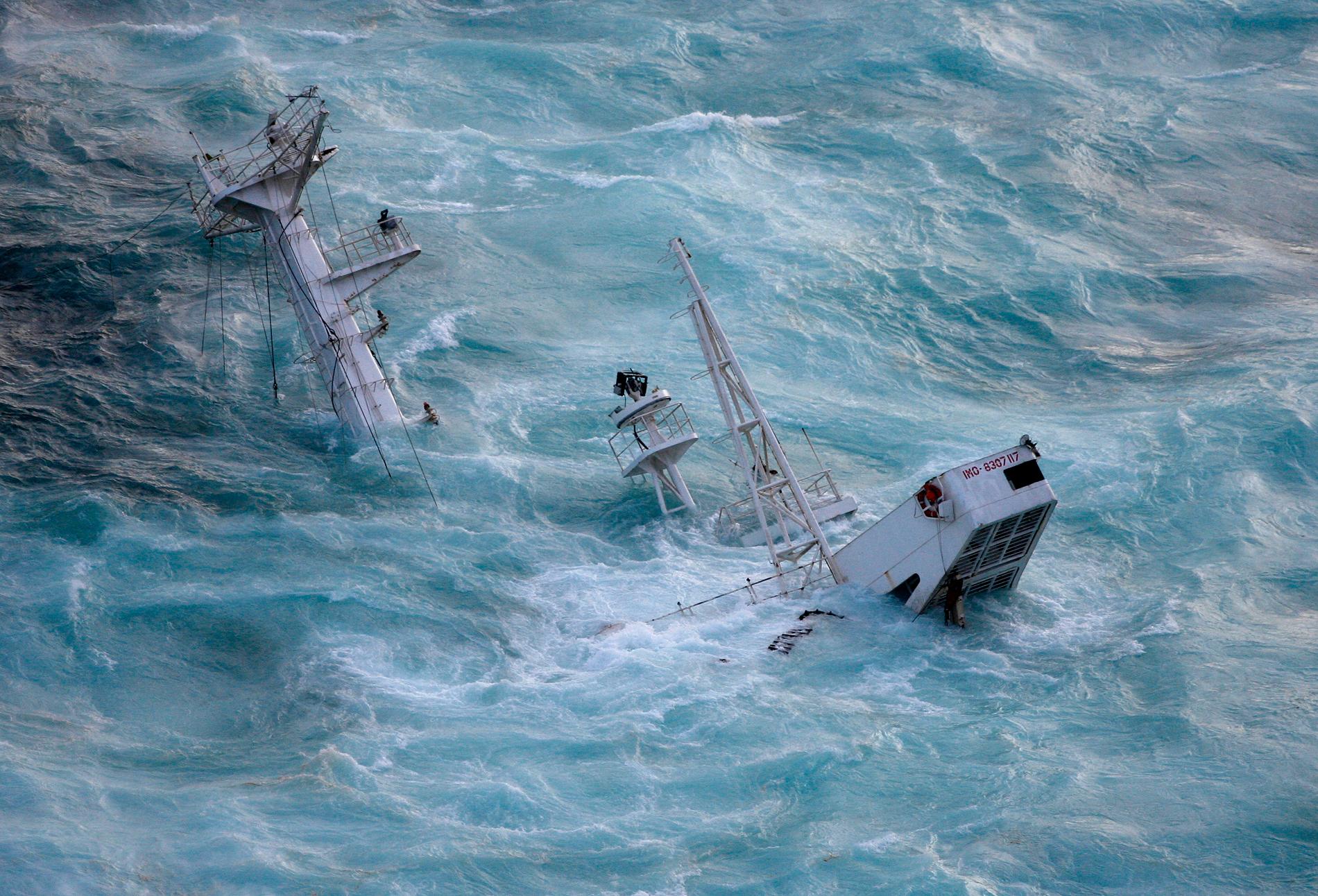 40 METERS DYP: MS «Server» gikk på grunn og sank til 40 meters dyp ved Fedje.