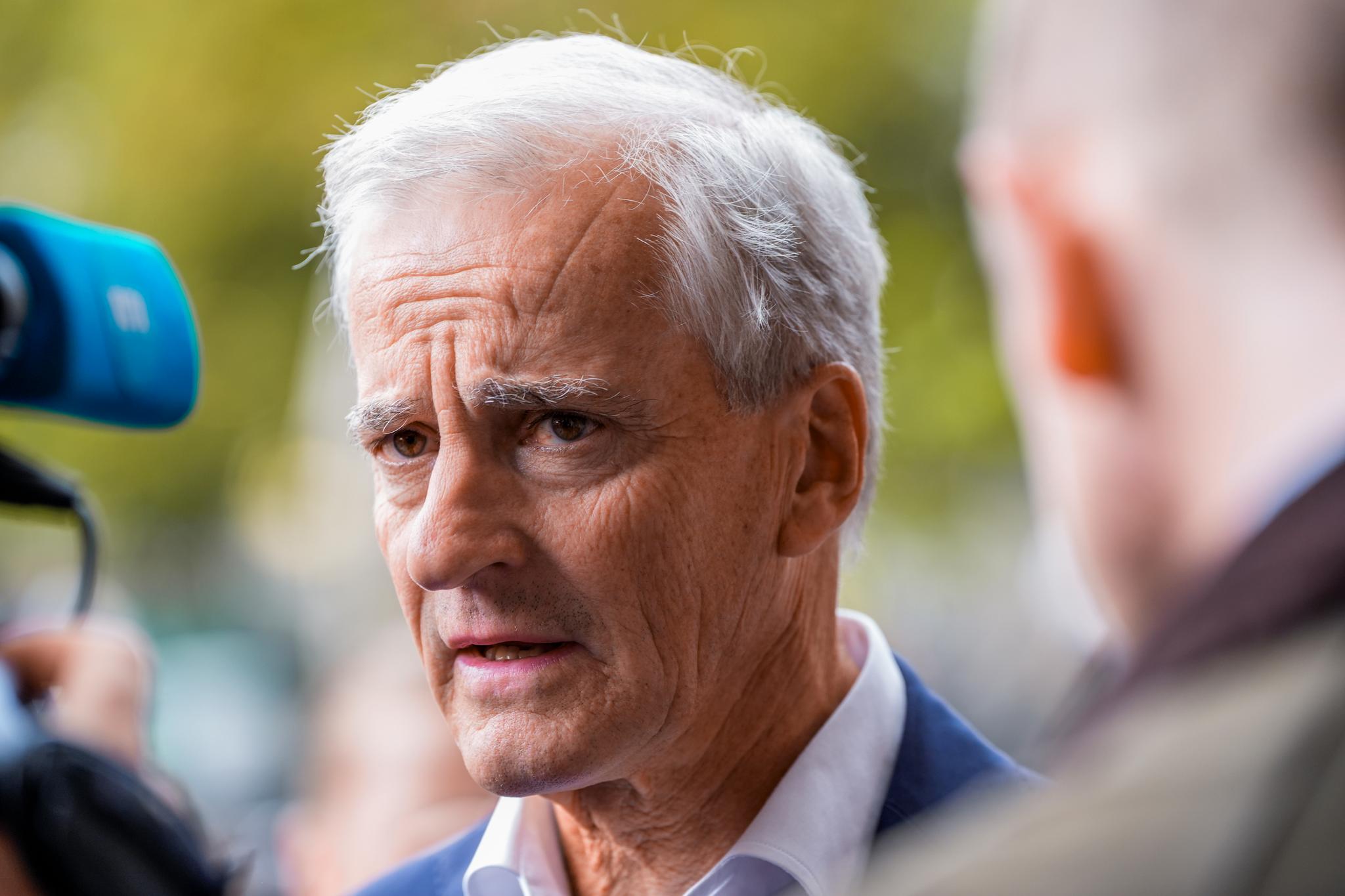 Støre varsler ekstraordinært statsråd klokken 10 og endringer i regjeringen
