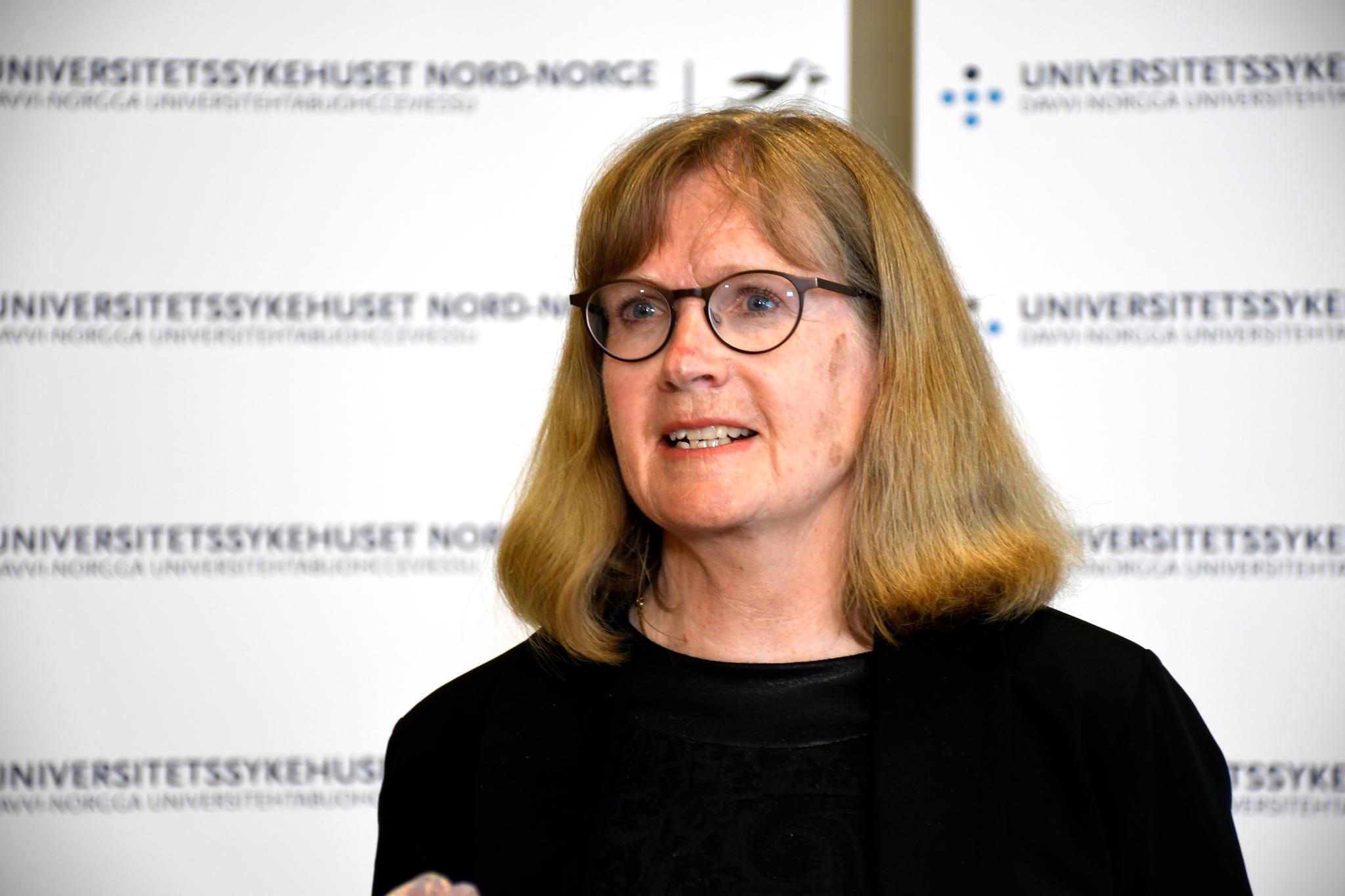 Teknisk og menneskelig svikt førte til at personopplysninger om 30 pasienter og 65 ansatte ved Universitetssykehuset i Nord-Norge (UNN) ble lagt ut åpent på sykehusets nettside, sier administrerende direktør Anita Schumacher. 