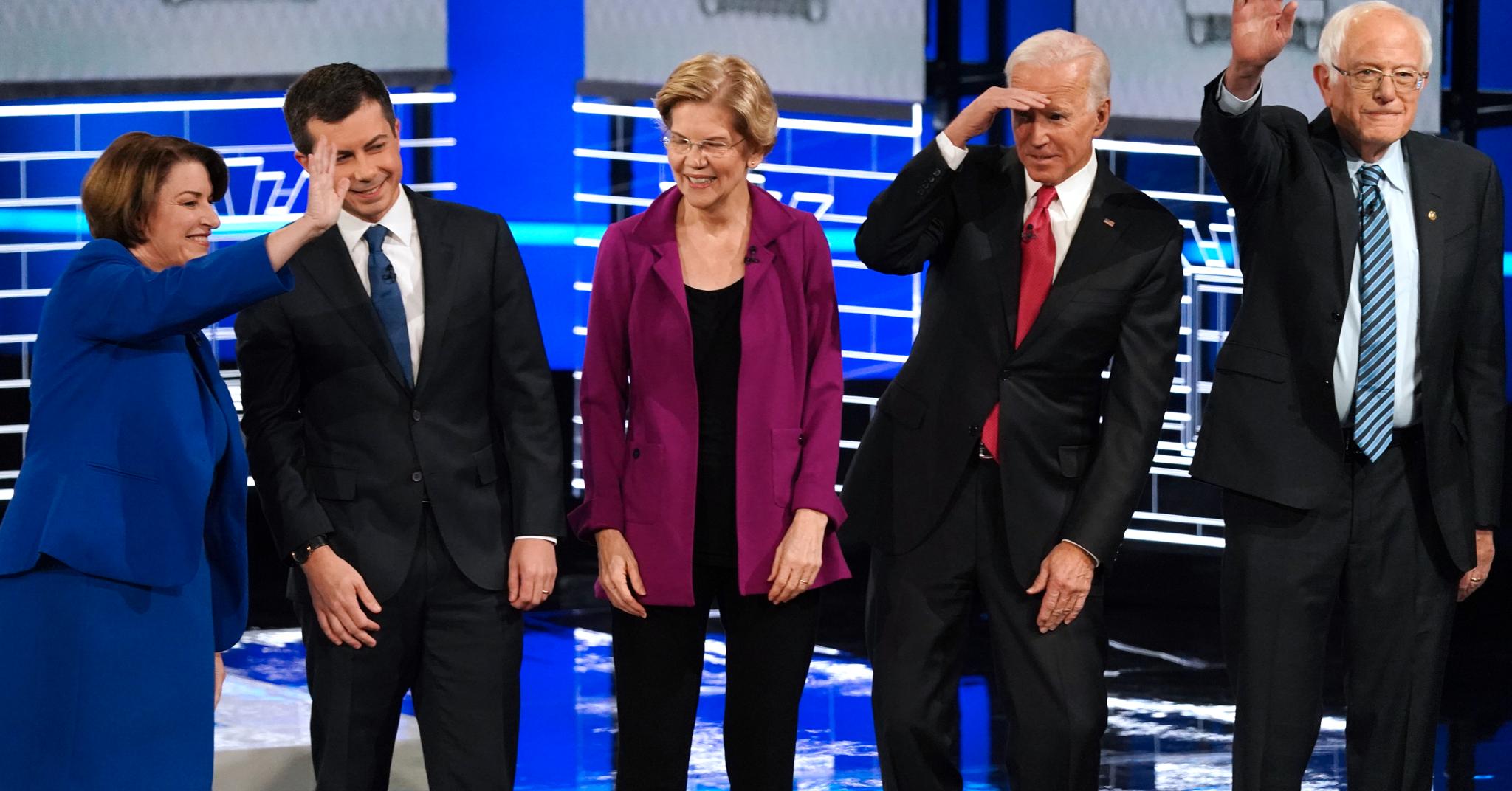 Fra den demokratiske presidentdebatten: F.v.: Amy Klobuchar, Pete Buttigieg, Elizabeth Warren, Joe Biden og Bernie Sanders.