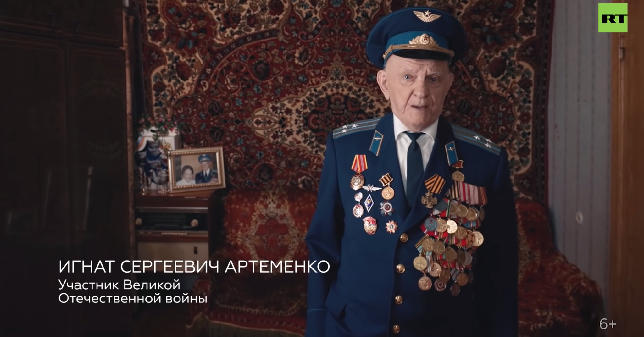 En reklamefilm med russiske kjendiser provoserte Aleksej Navalnyj. Det har han nå fått svi for. 