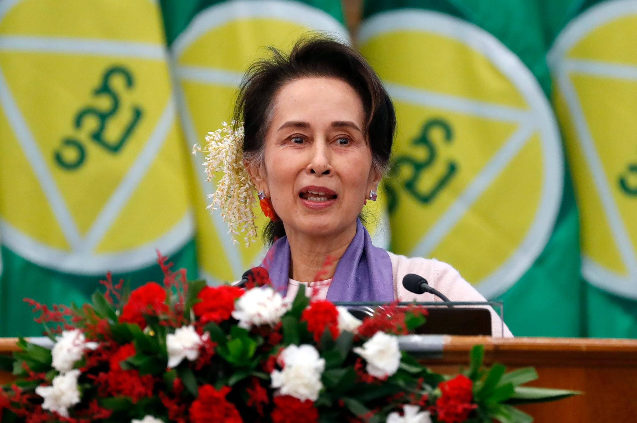 Myanmars demokratisk valgte leder, 77 år gamle Aung San Suu Kyi, er dømt til 33 års fengsel av militærjuntaen i landet. 