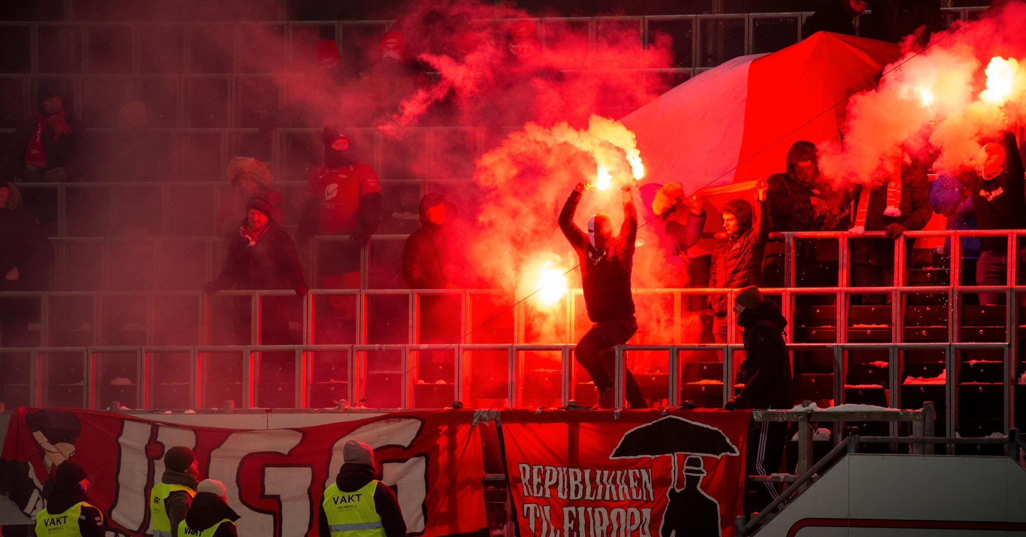 Brann-supportere under kampen mot Bodø/Glimt søndag. Dette bildet er ikke relatert til hendelsen der en supporter ble bortvist for rasistiske rop.