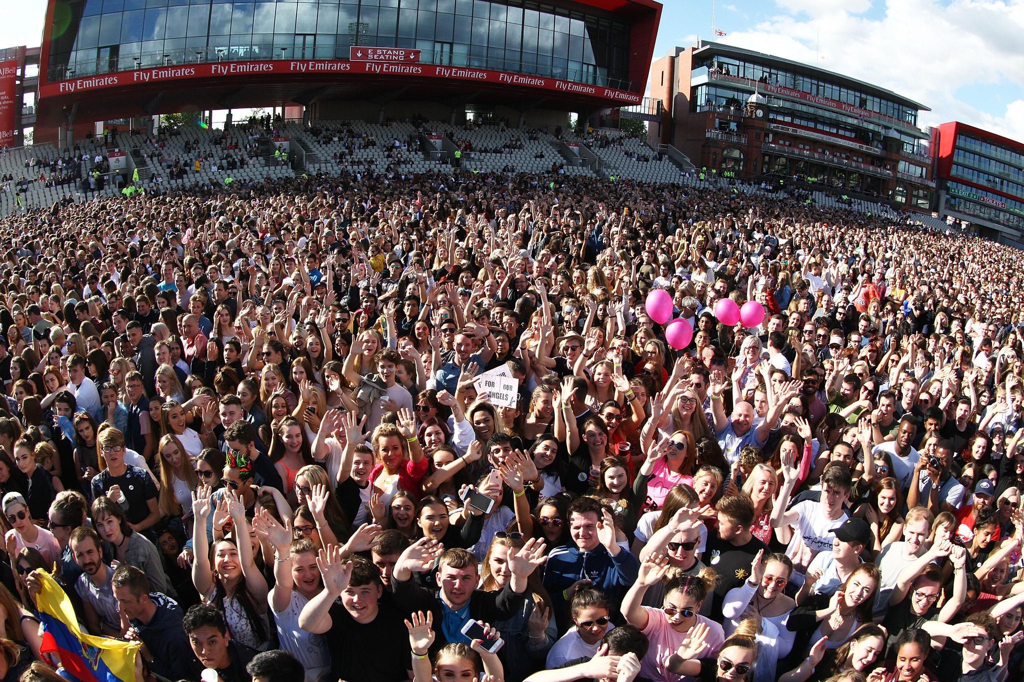 Det er ventet 50.000 mennesker inne på konsertområdet i Manchester.