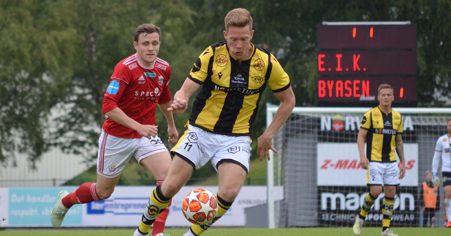 Markus Naglestad scoret begge målene på Høddvoll, og er oppe i imponerende 25 scoringer i årets serie. Her fra hjemmekampen mot Byåsen tidligere i år. 