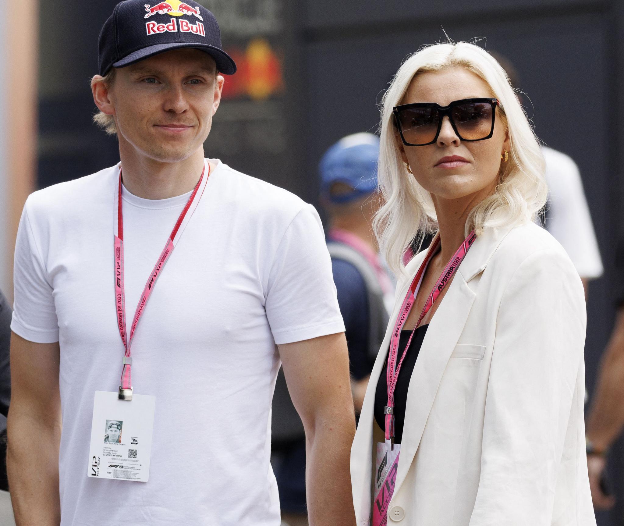  Henrik Kristoffersen og Tonje Barknes på Formel 1-løp i Østerrike sommeren 2022. 