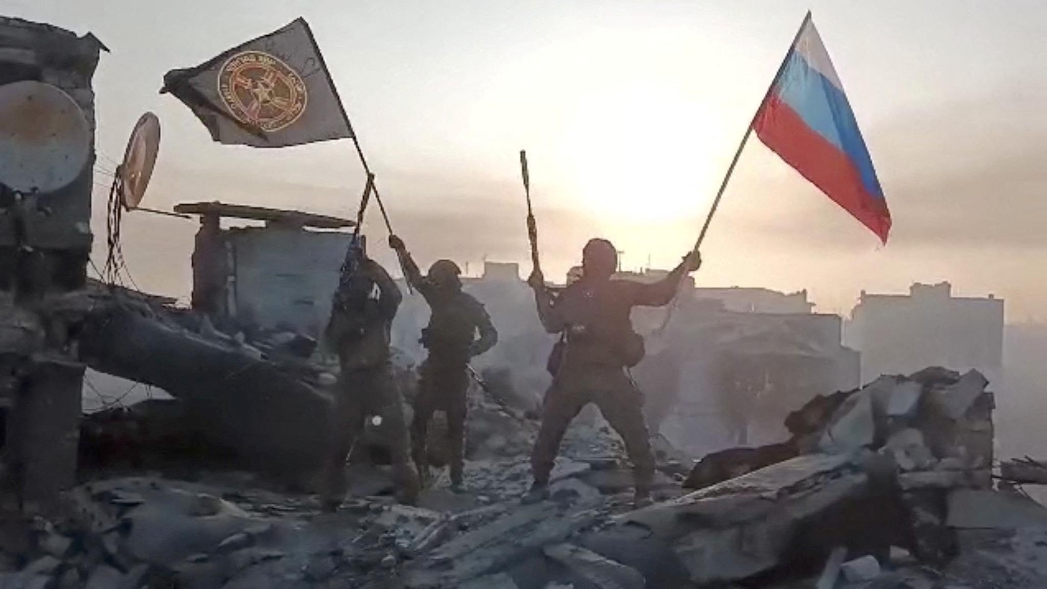 Vladimir Putin congratulates the troops on the capture of Bakhmut