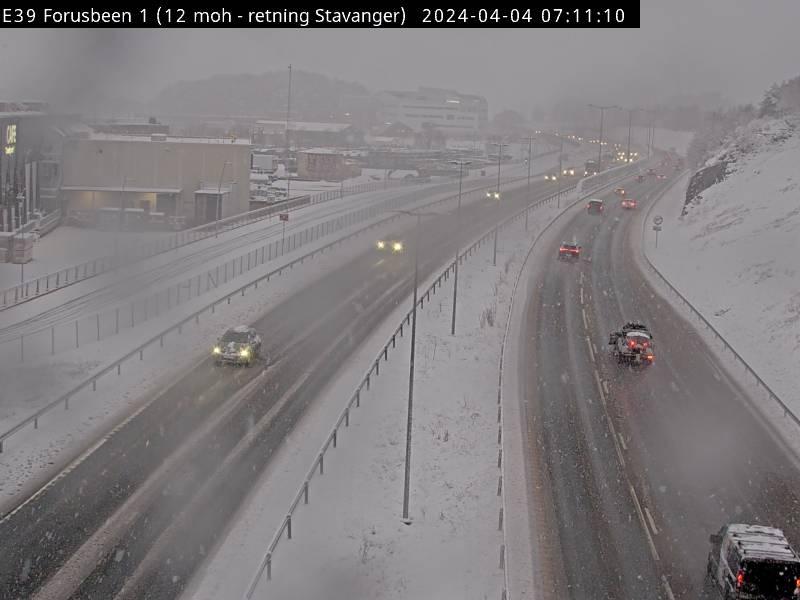 Vinterlige forhold på E39 ved Forus mellom Stavanger og Sandnes torsdag morgen. 
